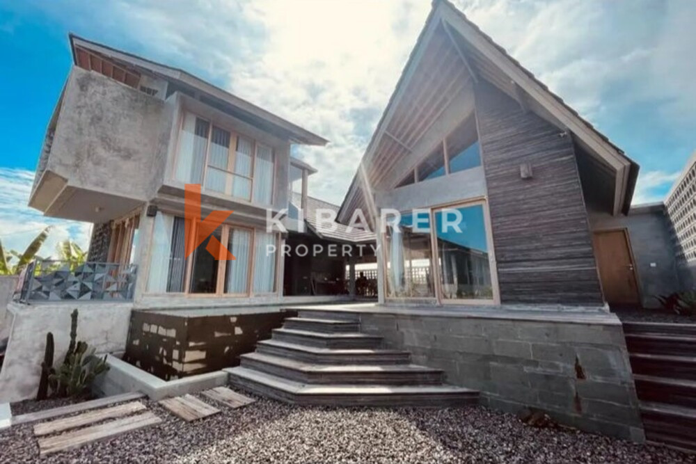Charming Three-Bedroom Industrial Open Living Room Villa in Canggu