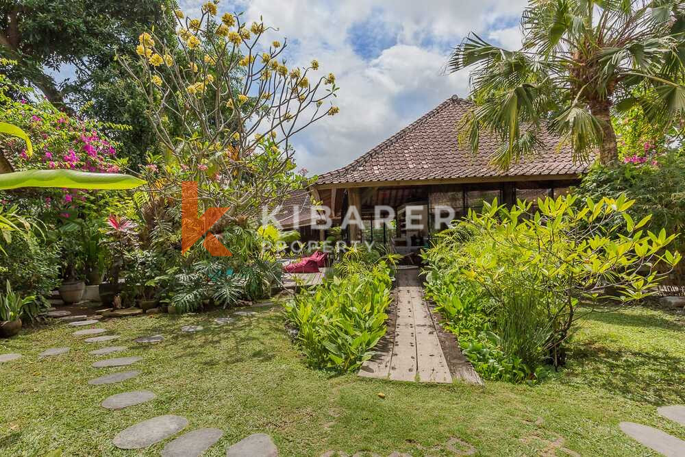 Beautiful Five-Bedroom Villa in Umalas Kerobokan — image 5