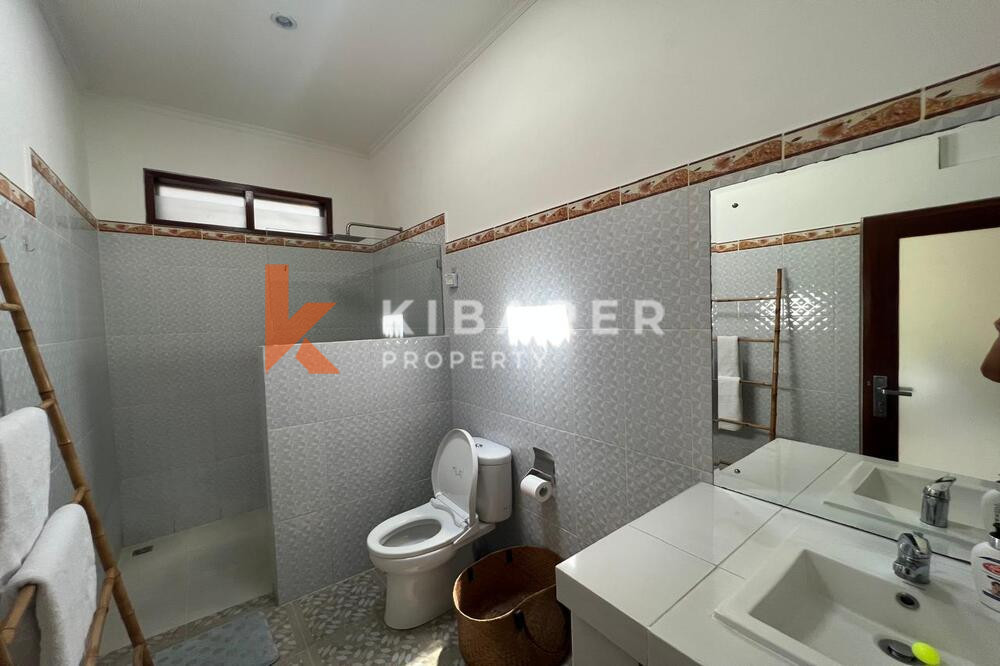 Beautiful Classic Two-Bedroom Closed Living Room Villa in Tegal Cupek — image 12