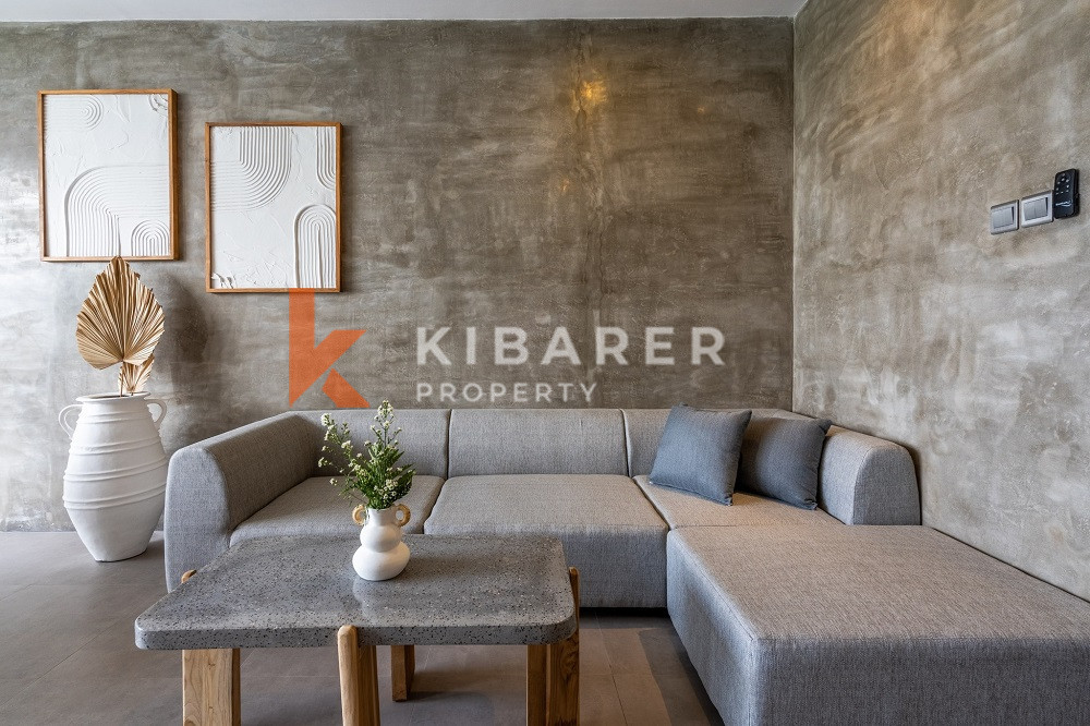 Modern Fully Furnished One-Bedroom Loft Enclosed Living in Pererenan Area — image 4