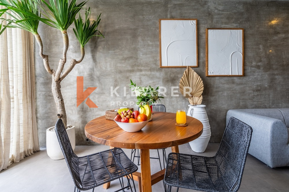 Modern Fully Furnished One-Bedroom Loft Enclosed Living in Pererenan Area — image 6