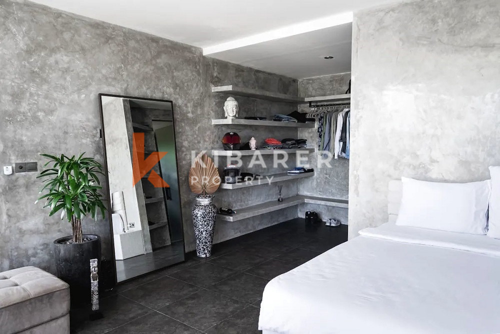 Luxury Six-Bedrooms Enclosed Living Villa with an Awesome View and Great Air Circulation in the Pererenan — image 13