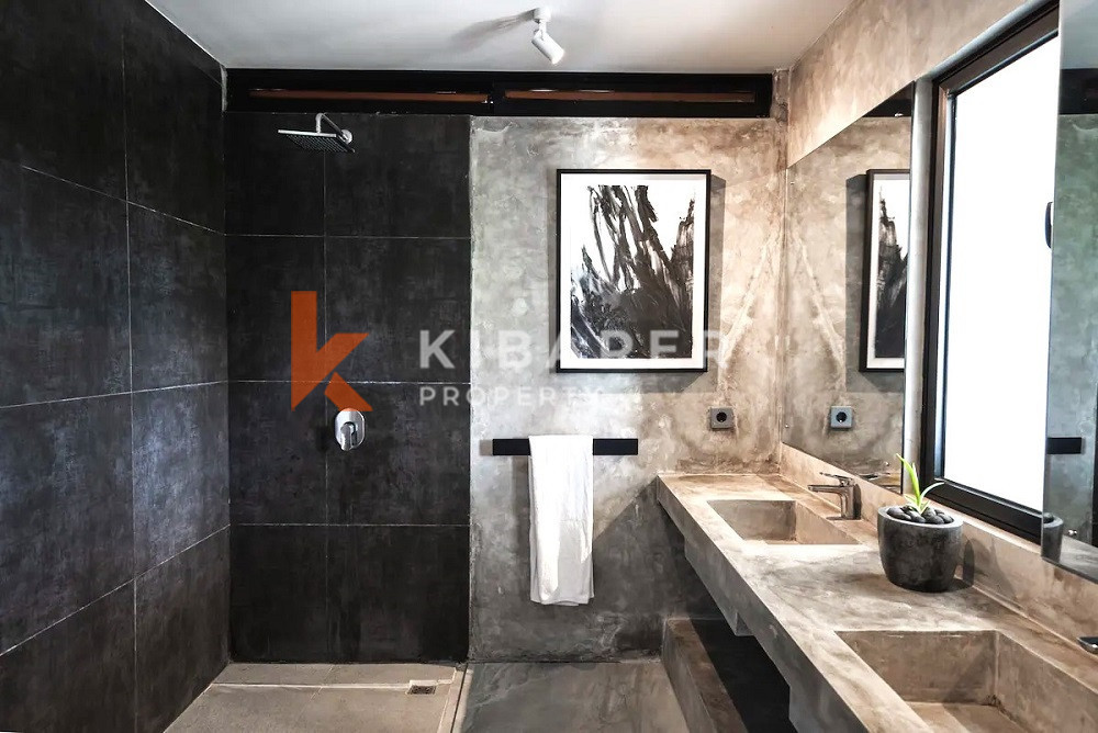 Luxury Six-Bedrooms Enclosed Living Villa with an Awesome View and Great Air Circulation in the Pererenan — image 15