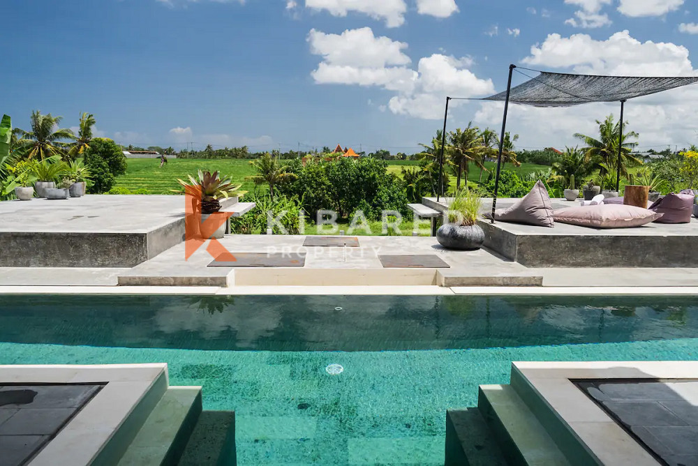 Luxury Six-Bedrooms Enclosed Living Villa with an Awesome View and Great Air Circulation in the Pererenan — image 4