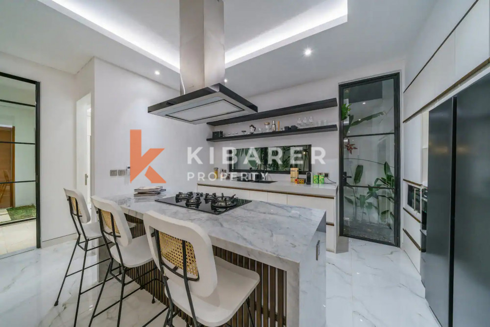 Luxurious Three-Bedroom Villa in Kerobokan — image 8
