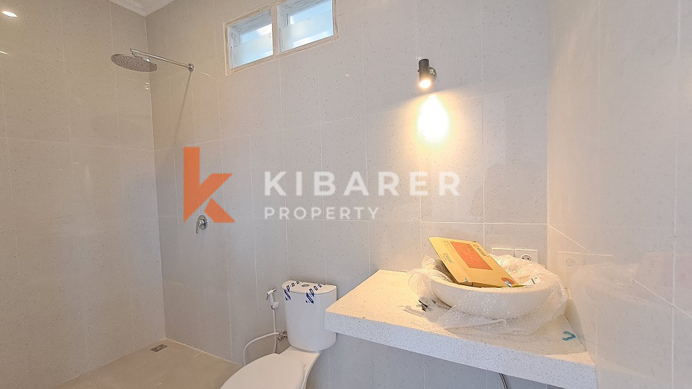 Unfurnished Three Bedroom Enclosed Living Villa Located in Canggu Area — image 5