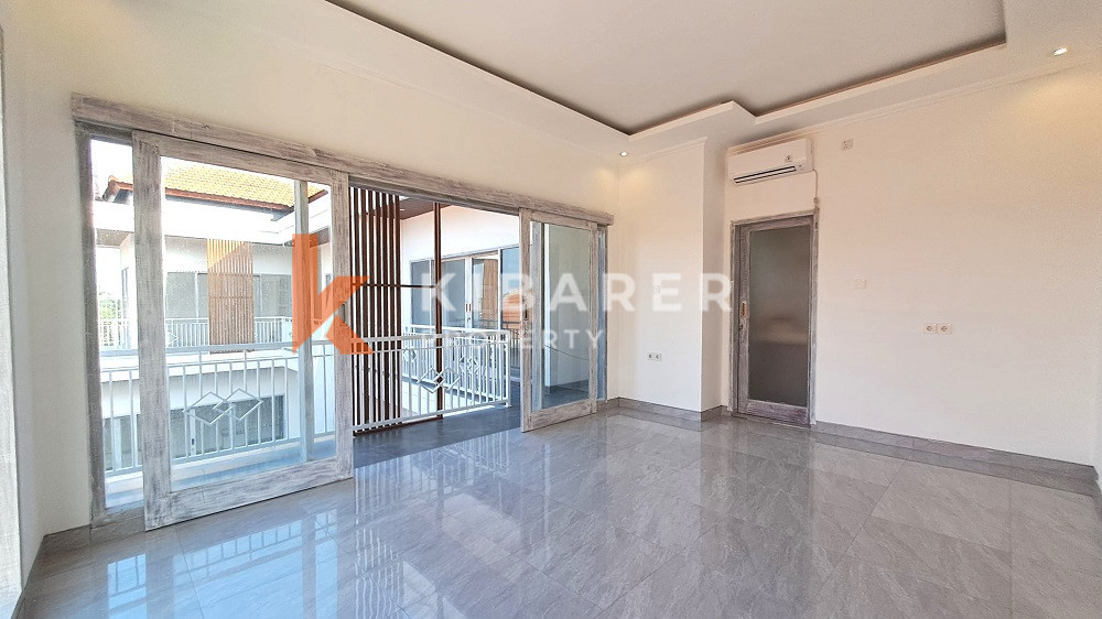 Unfurnished Three Bedroom Enclosed Living Villa Located in Canggu Area — image 12