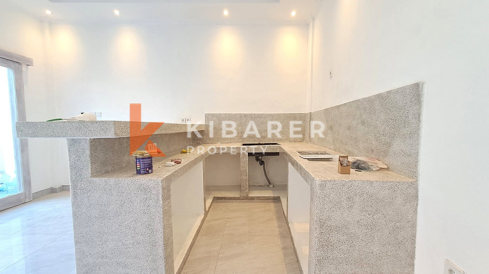 Unfurnished Three Bedroom Enclosed Living Villa Located in Canggu Area — image 4