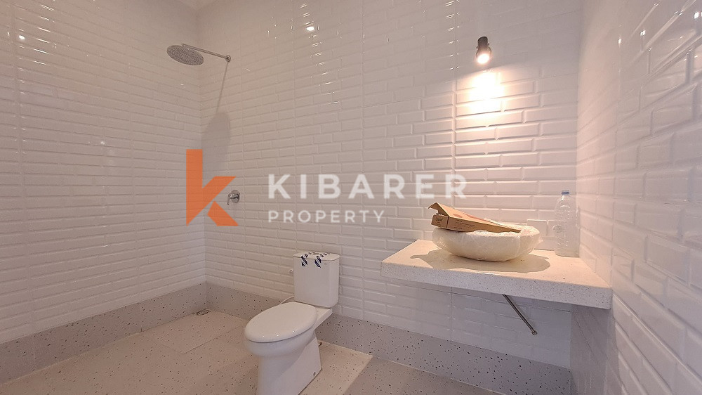Unfurnished Three Bedroom Enclosed Living Villa with Balcony Located in Canggu Area — image 15