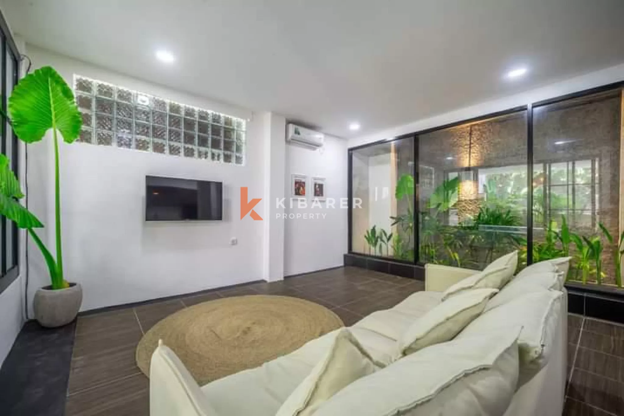 two-Bedroom Industrial-Style Villa with Enclosed Living in Berawa — image 4