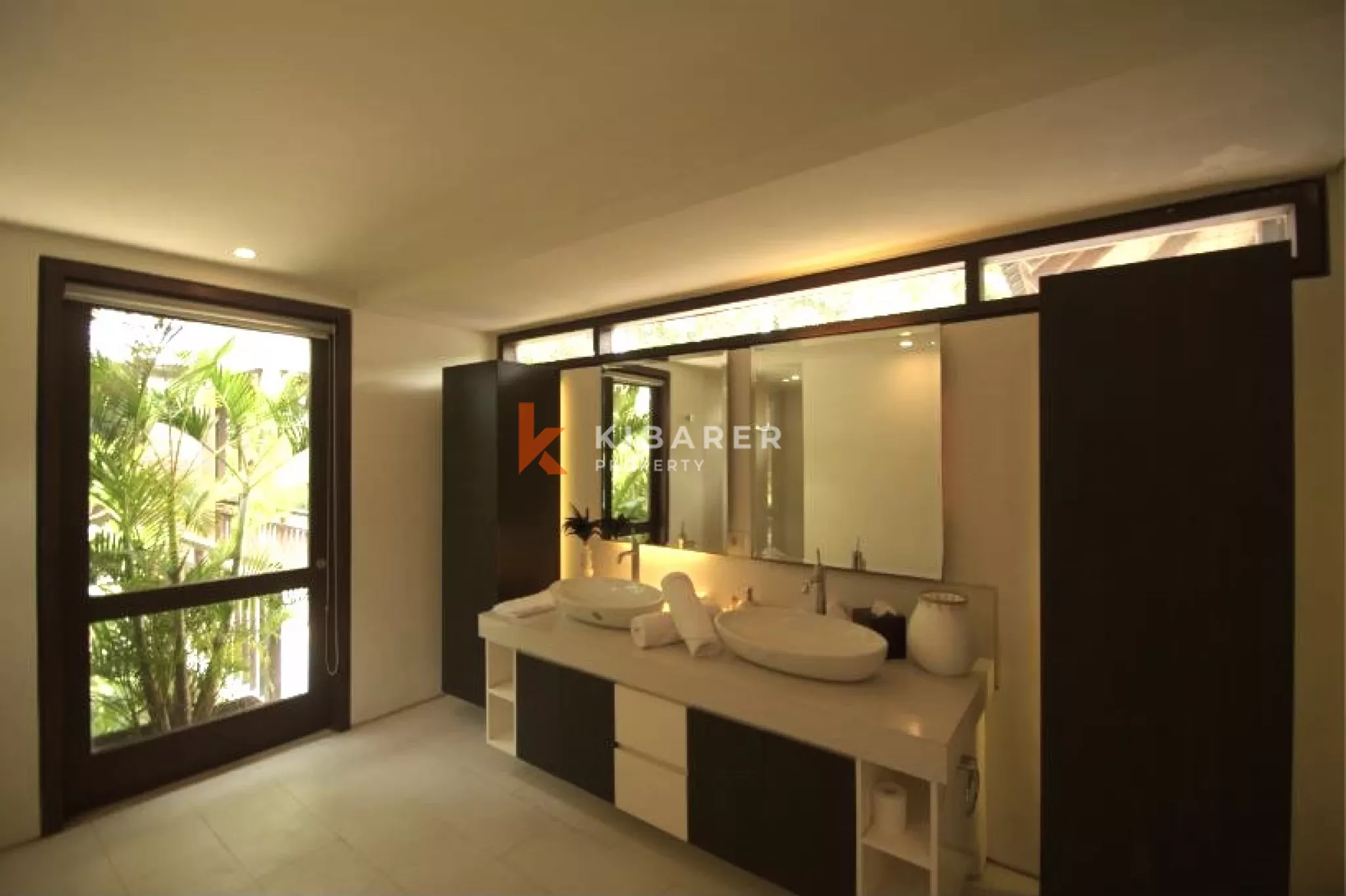 Luxurious Five-Bedroom Villa with Office and Private Guest Villa in Petitenget Area — image 15