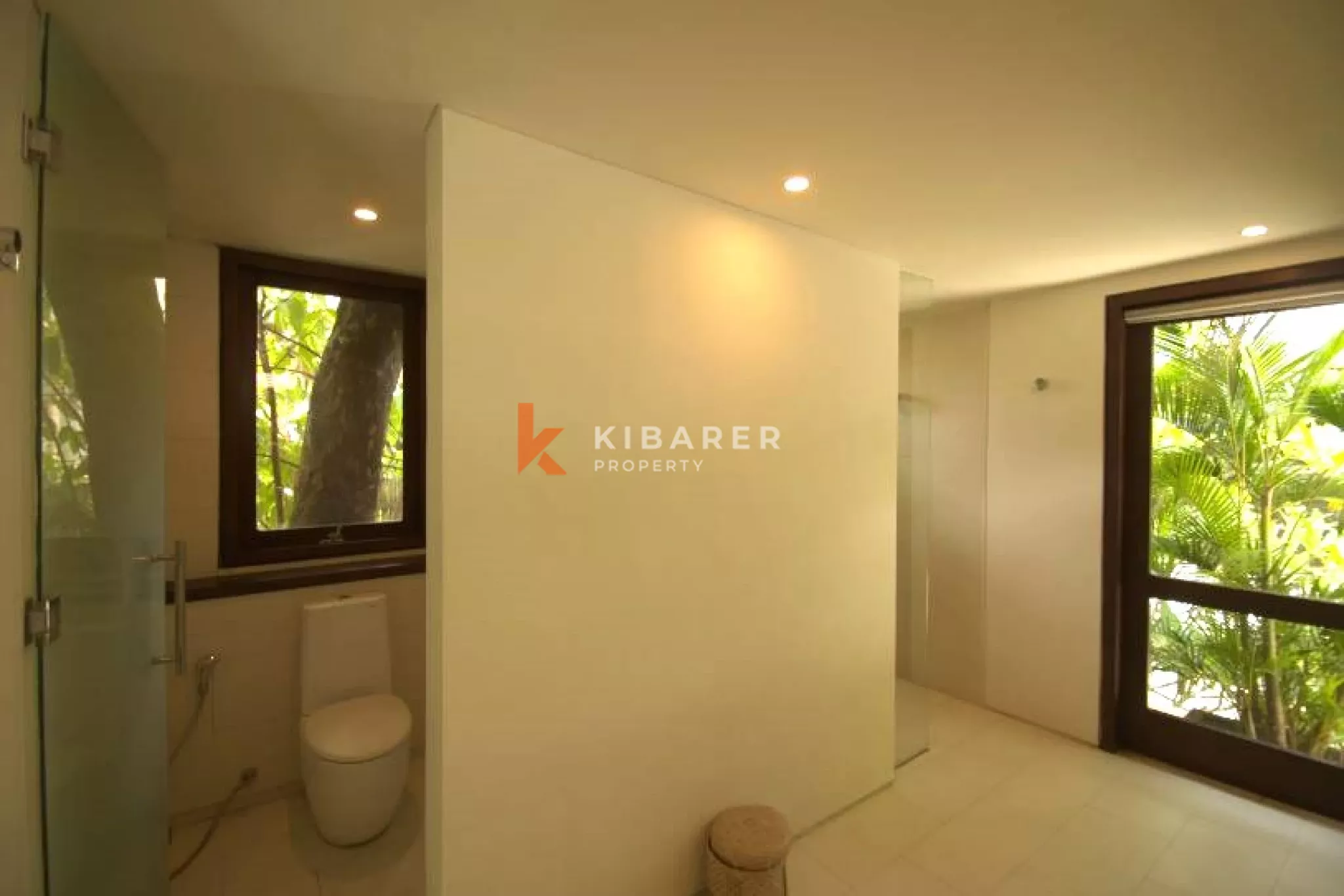 Luxurious Five-Bedroom Villa with Office and Private Guest Villa in Petitenget Area — image 16