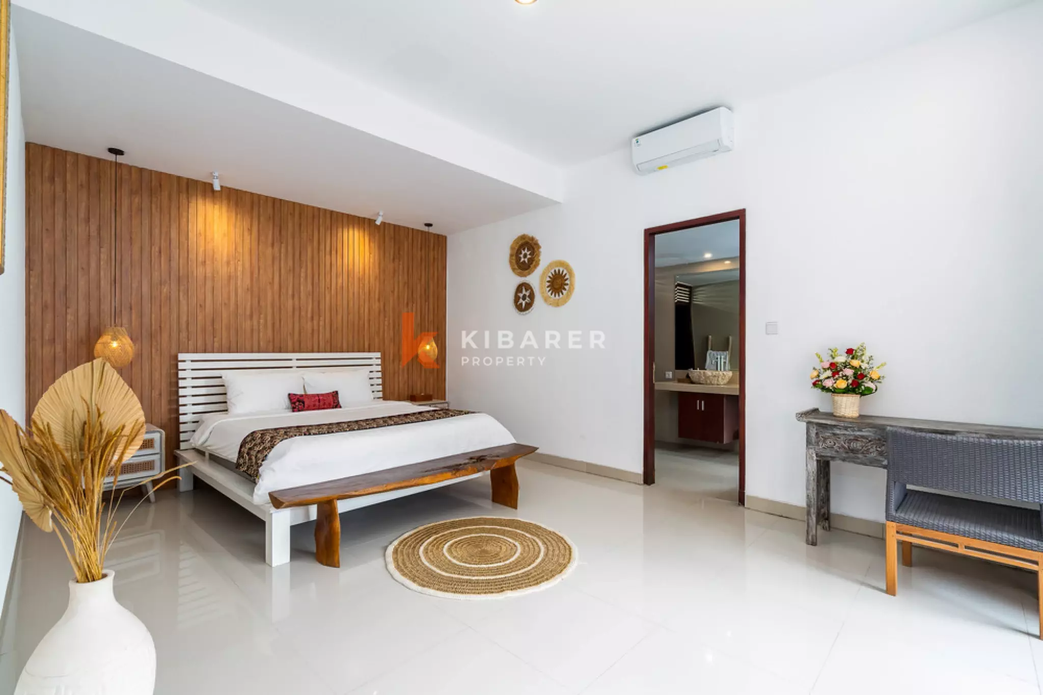 Exquisite Three-Bedroom Villa with Enclosed Living Room in Umalas — image 19