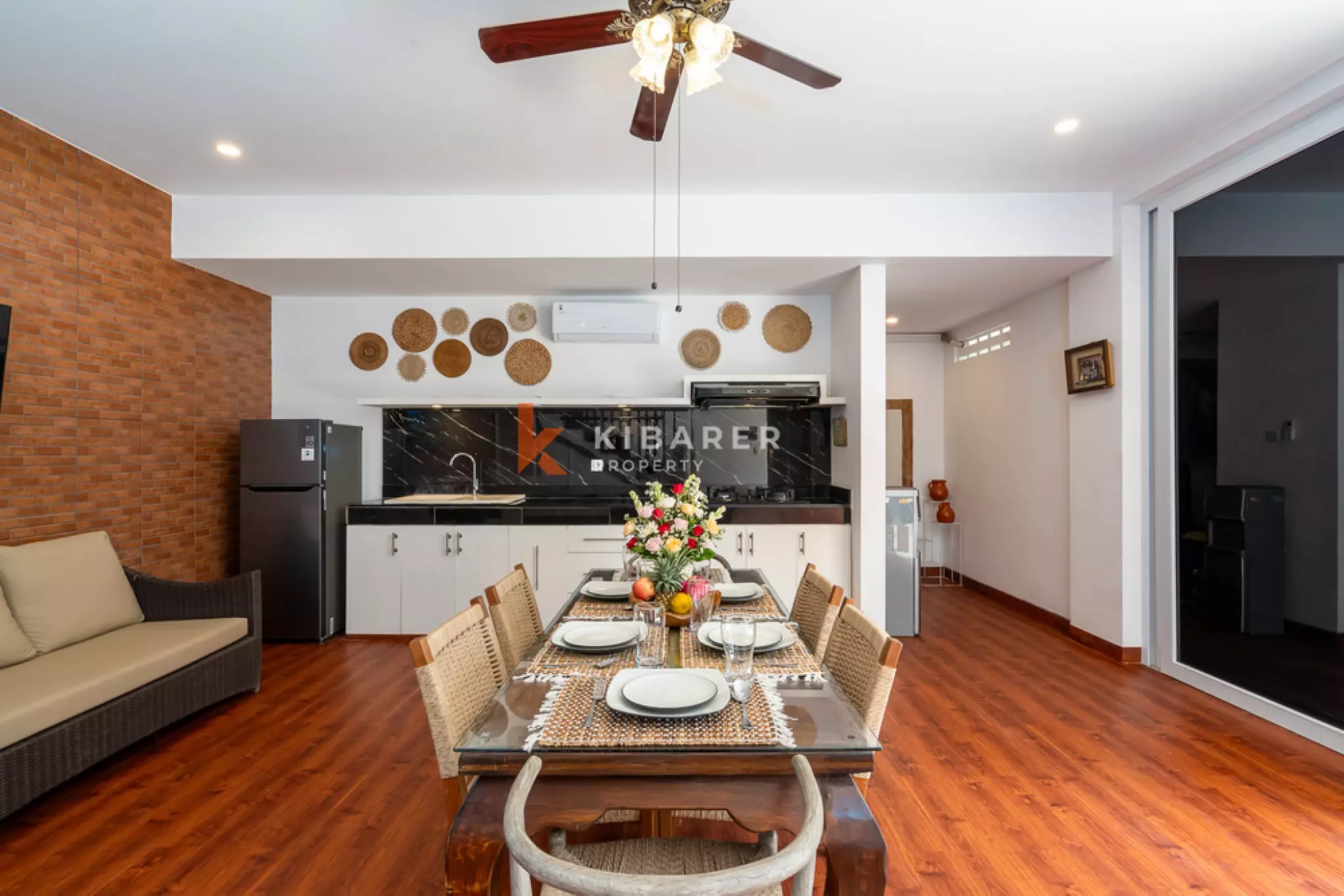 Exquisite Three-Bedroom Villa with Enclosed Living Room in Umalas — image 11