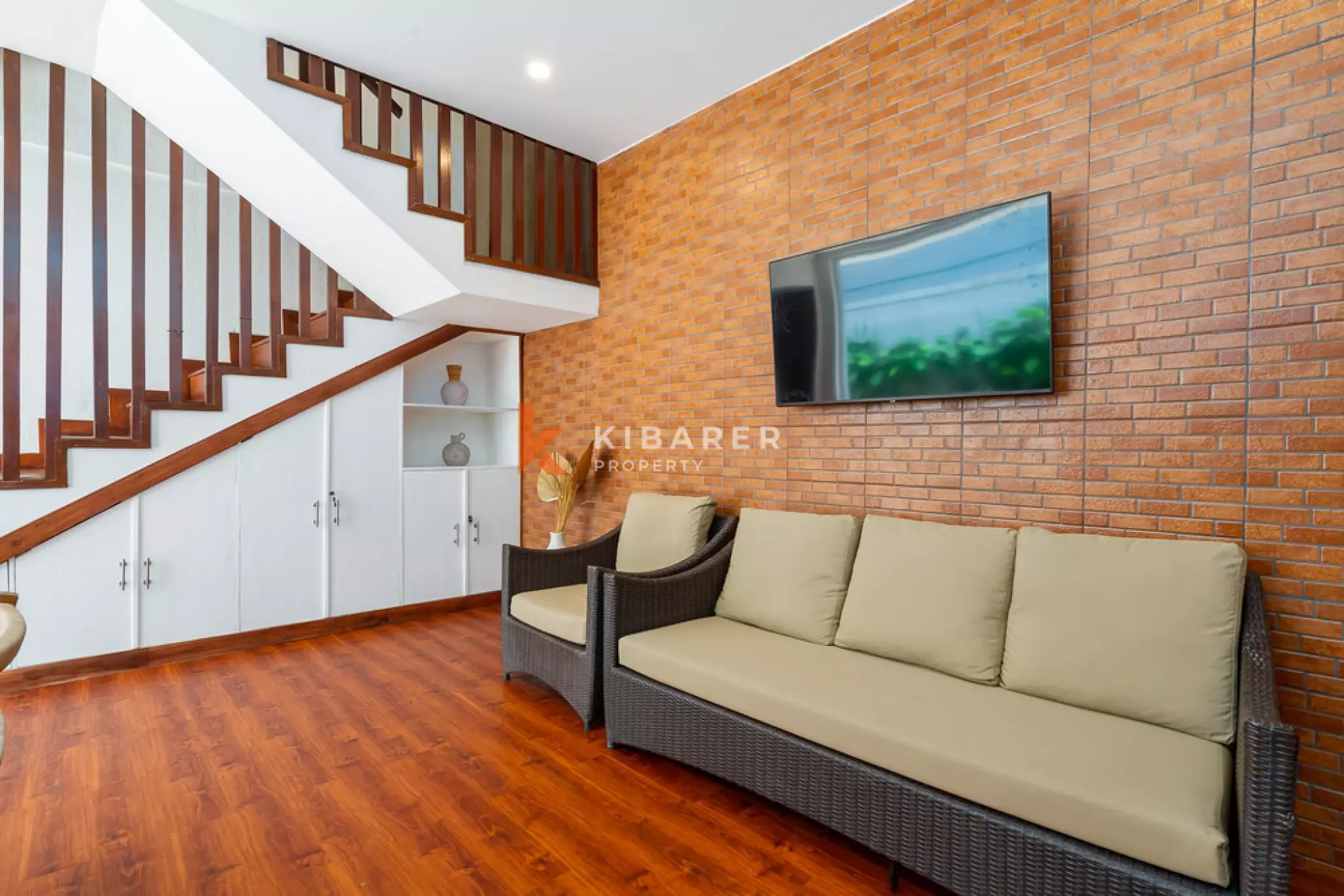 Exquisite Three-Bedroom Villa with Enclosed Living Room in Umalas — image 16