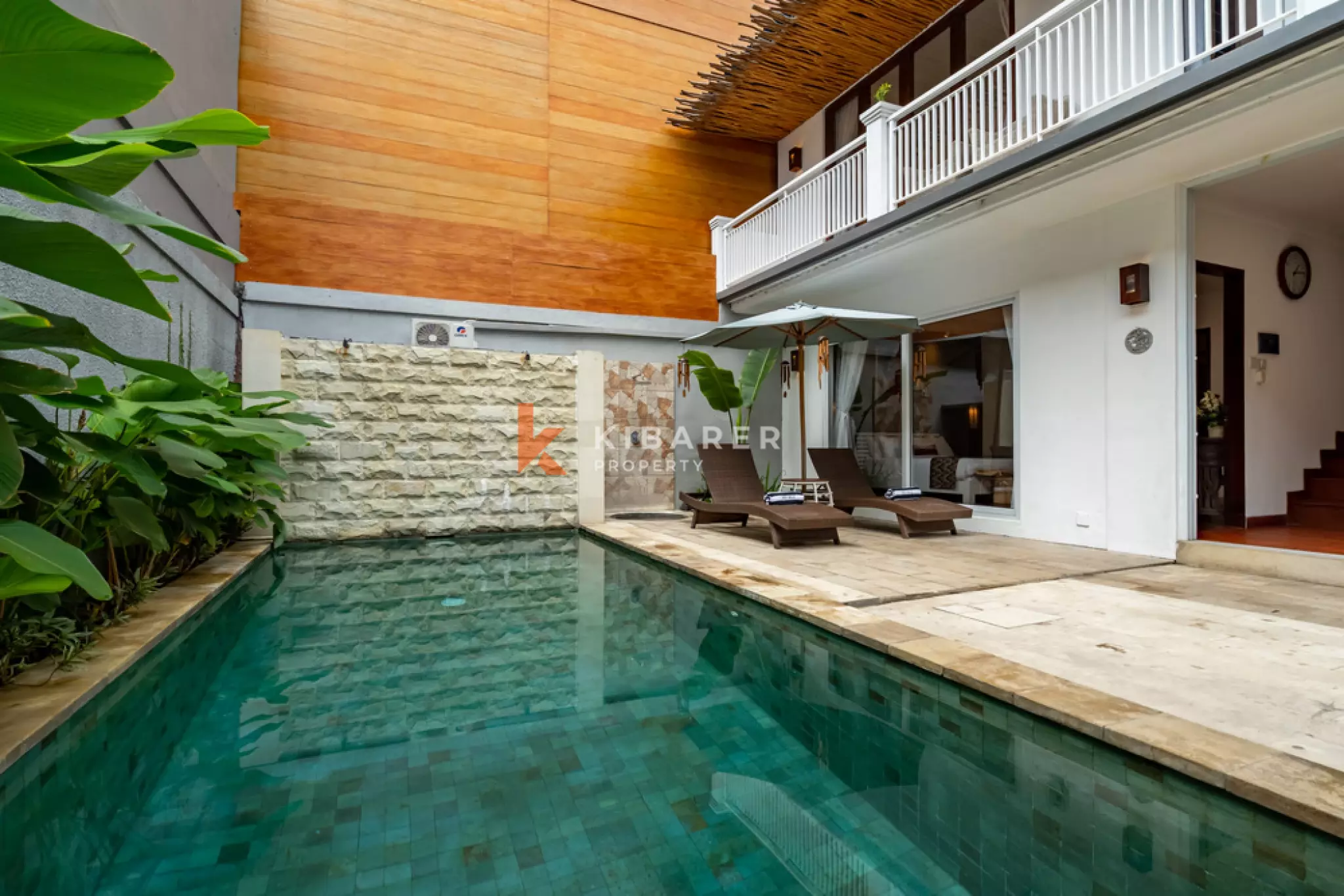 Exquisite Three-Bedroom Villa with Enclosed Living Room in Umalas — image 4