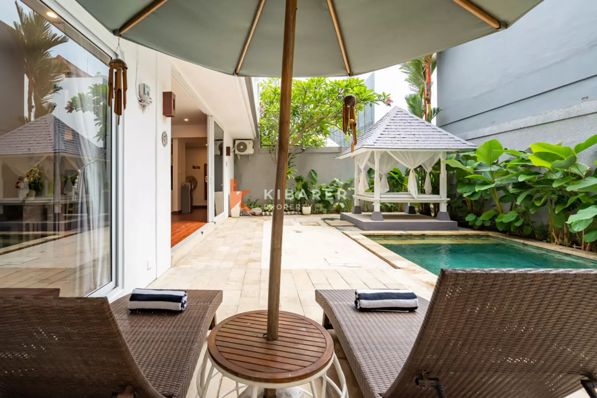 Exquisite Three-Bedroom Villa with Enclosed Living Room in Umalas — image 8