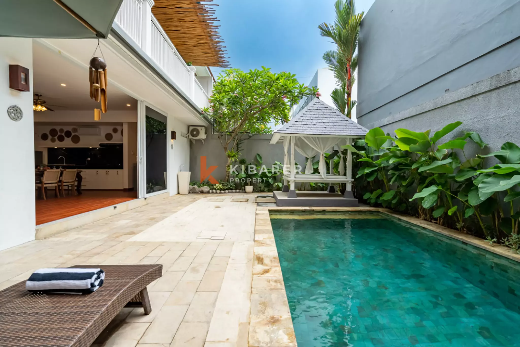 Exquisite Three-Bedroom Villa with Enclosed Living Room in Umalas