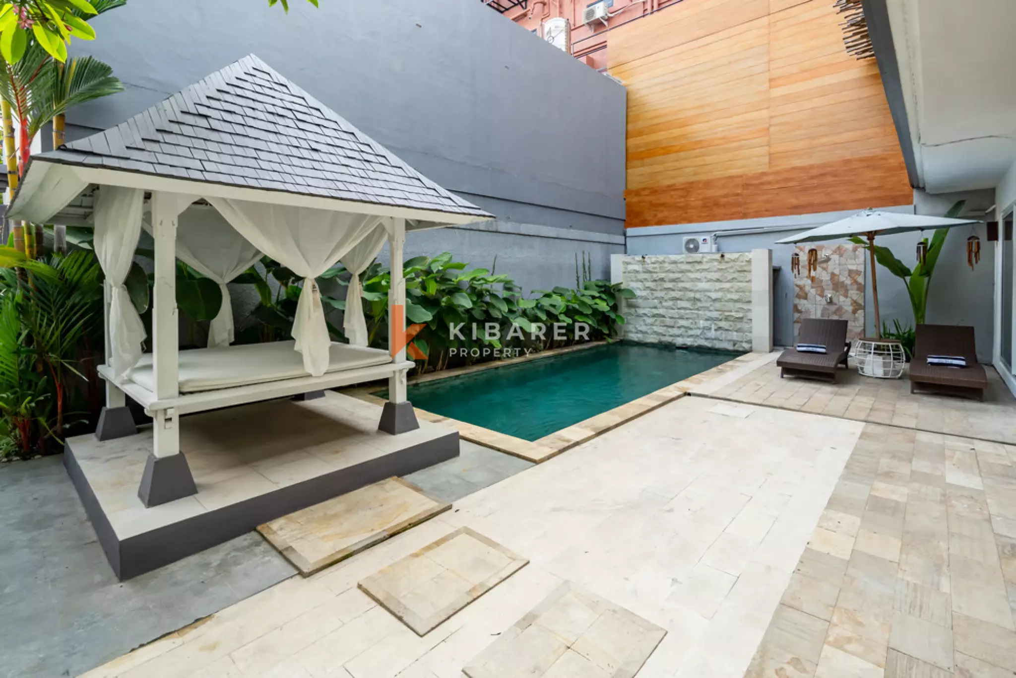 Exquisite Three-Bedroom Villa with Enclosed Living Room in Umalas — image 9