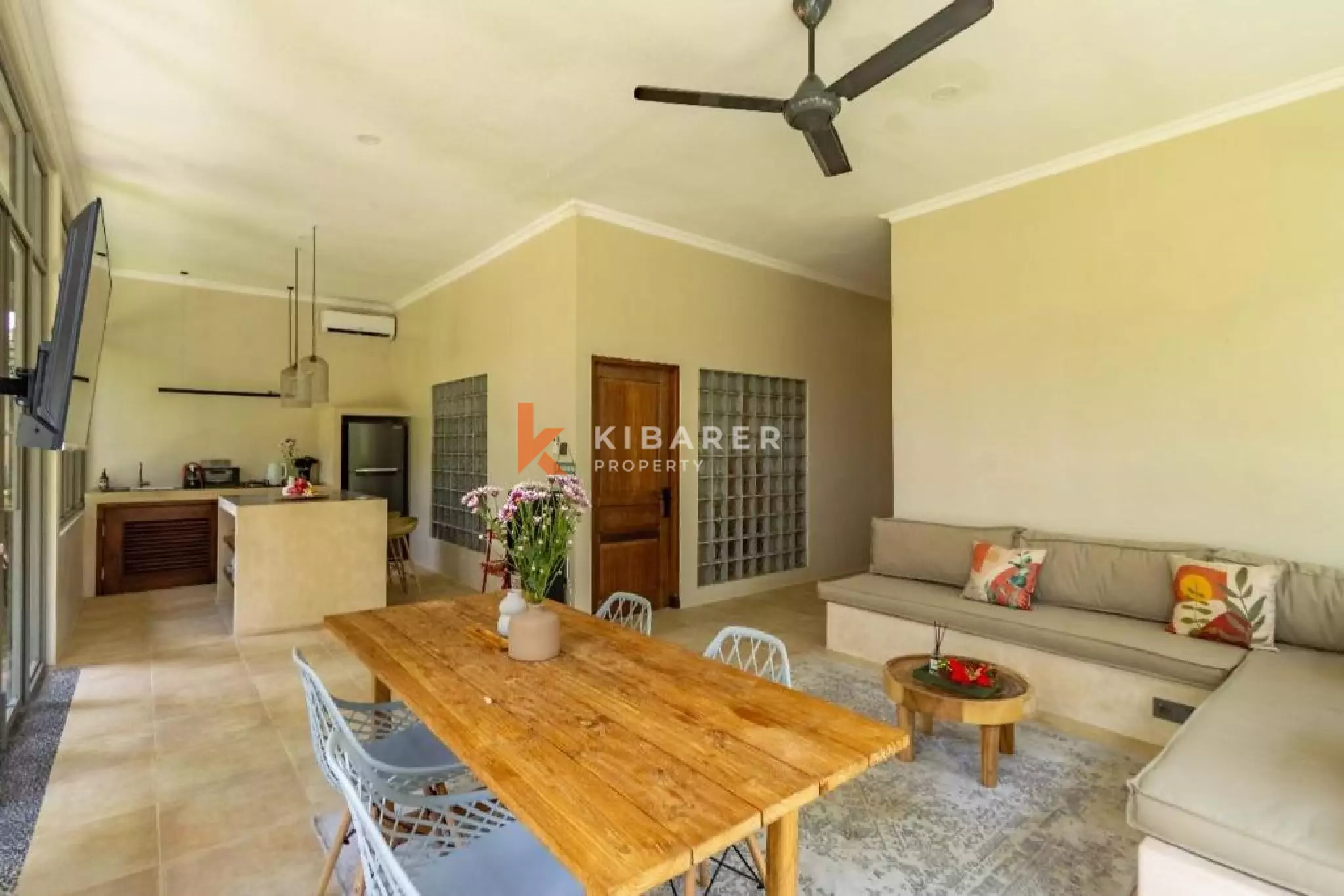 Three-Bedroom Villa with Enclosed Living Room in Umalas — image 6