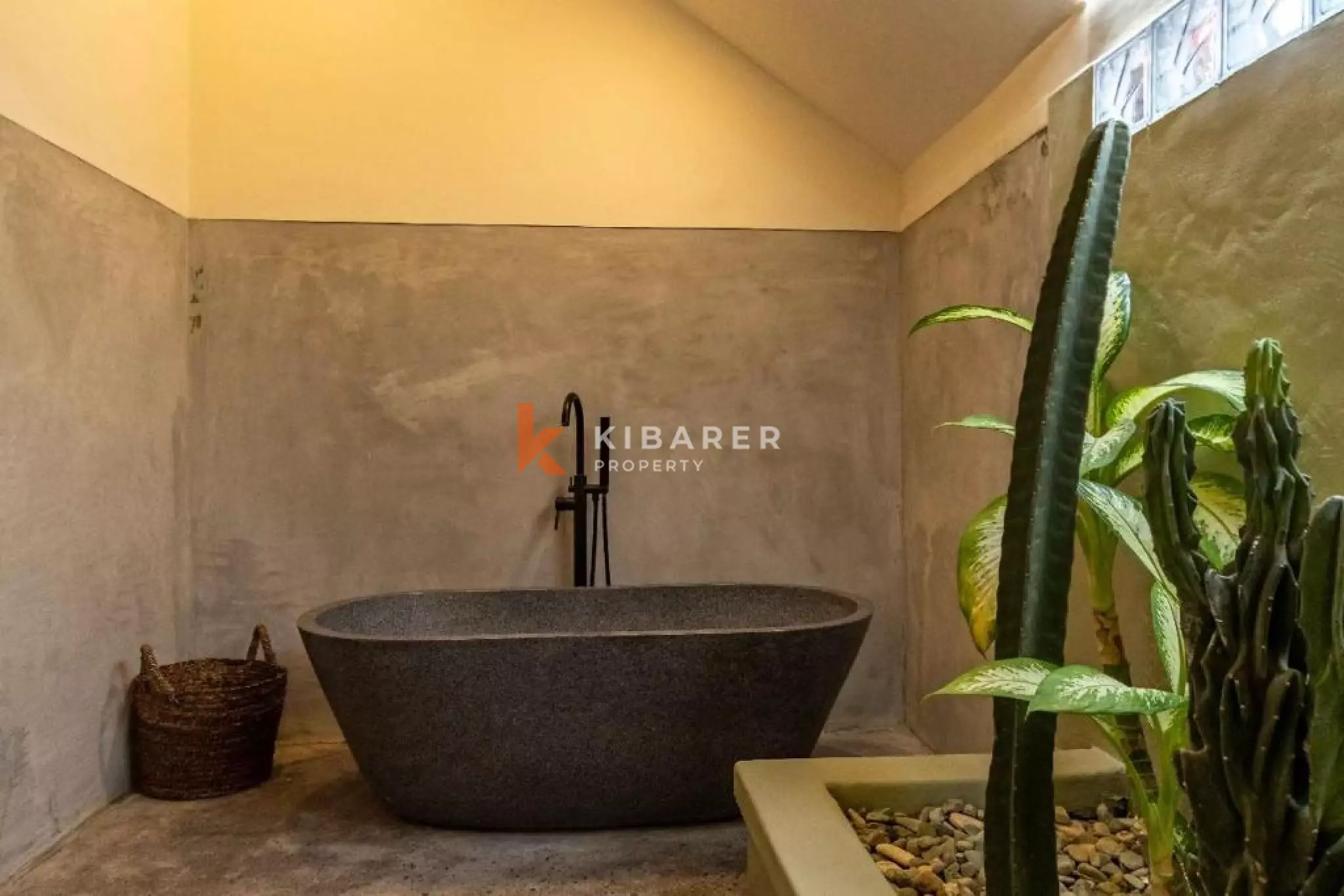 Three-Bedroom Villa with Enclosed Living Room in Umalas — image 11