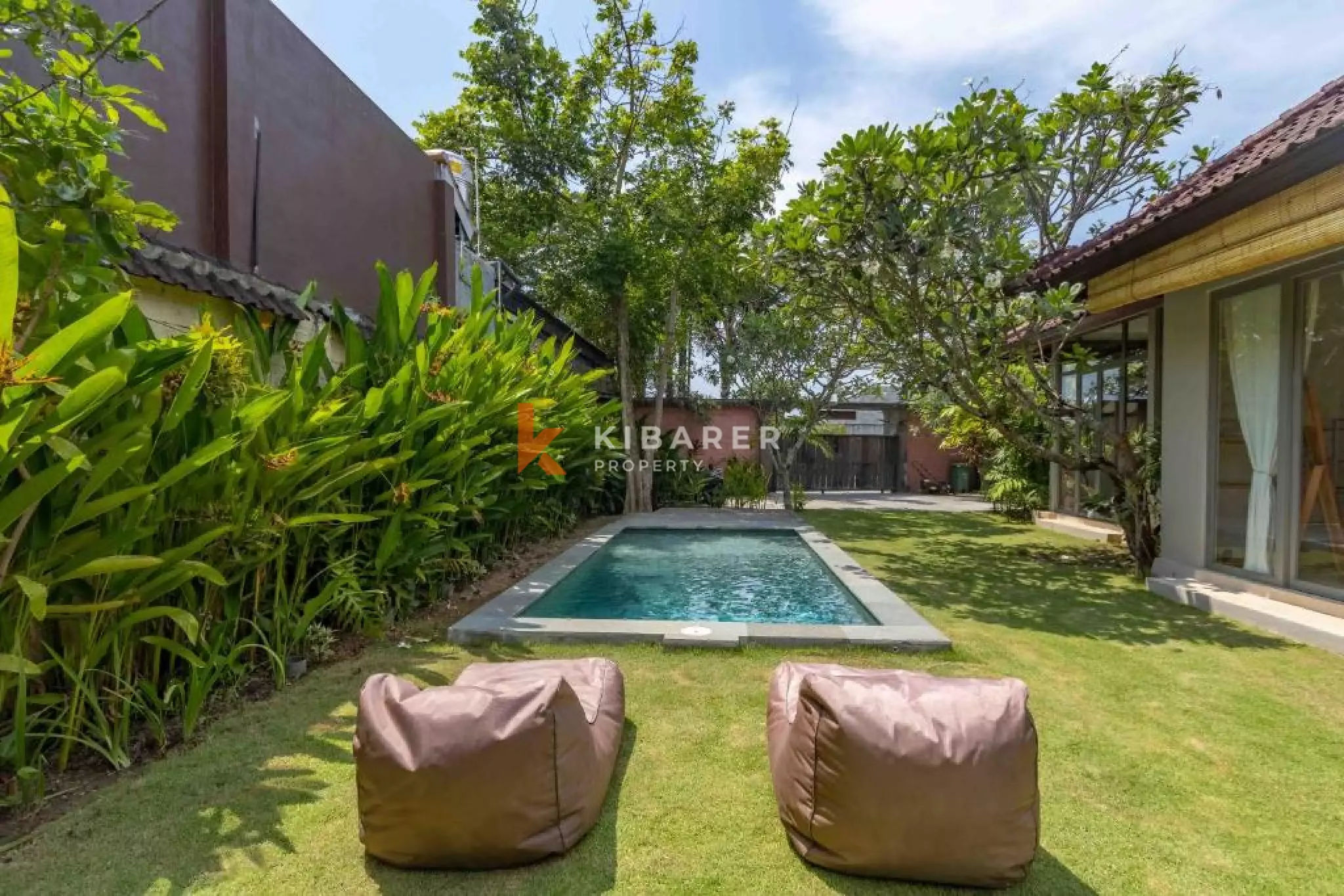 Three-Bedroom Villa with Enclosed Living Room in Umalas