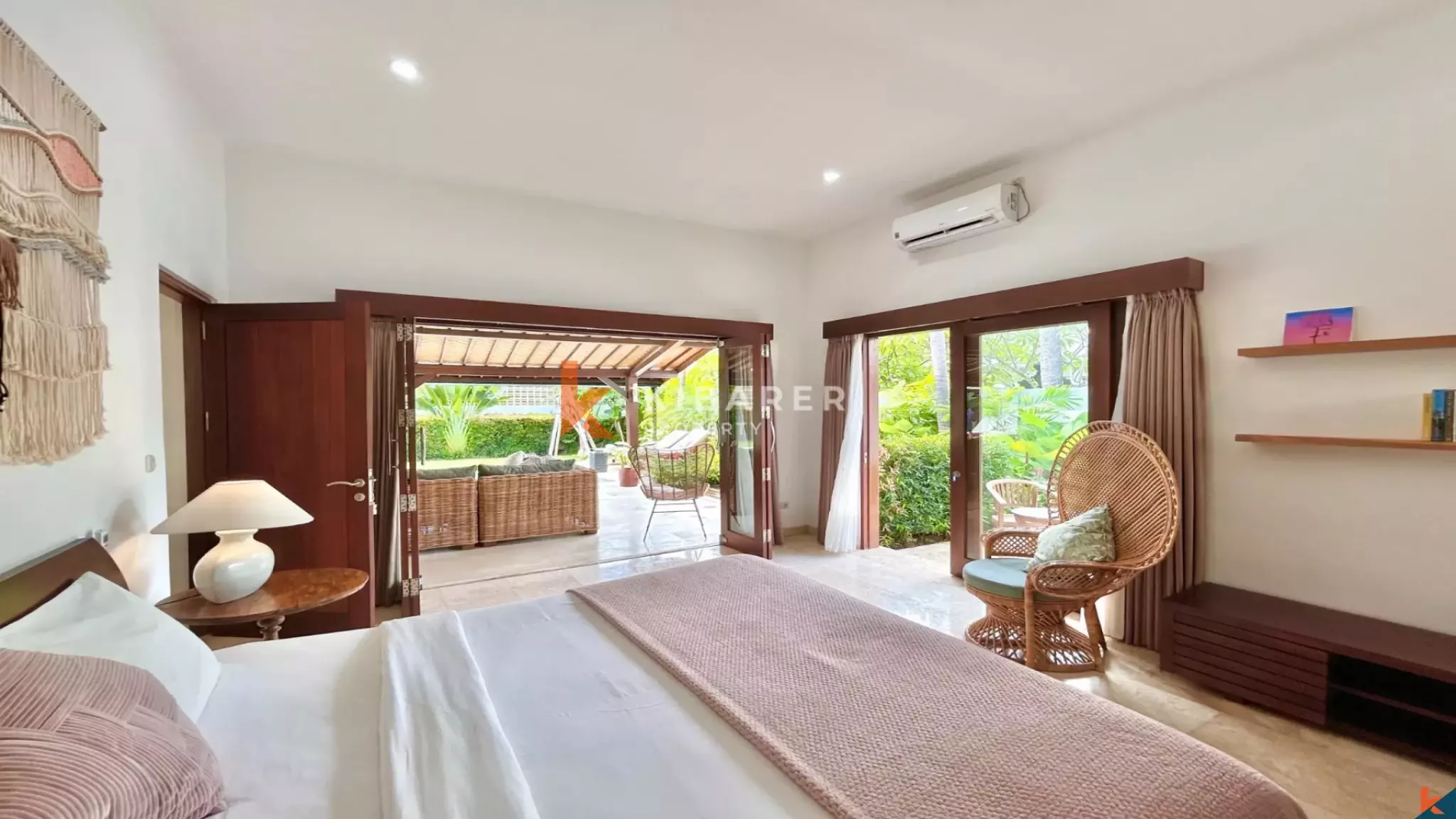 Charming Three-Bedroom Private Villa in Berawa — image 16
