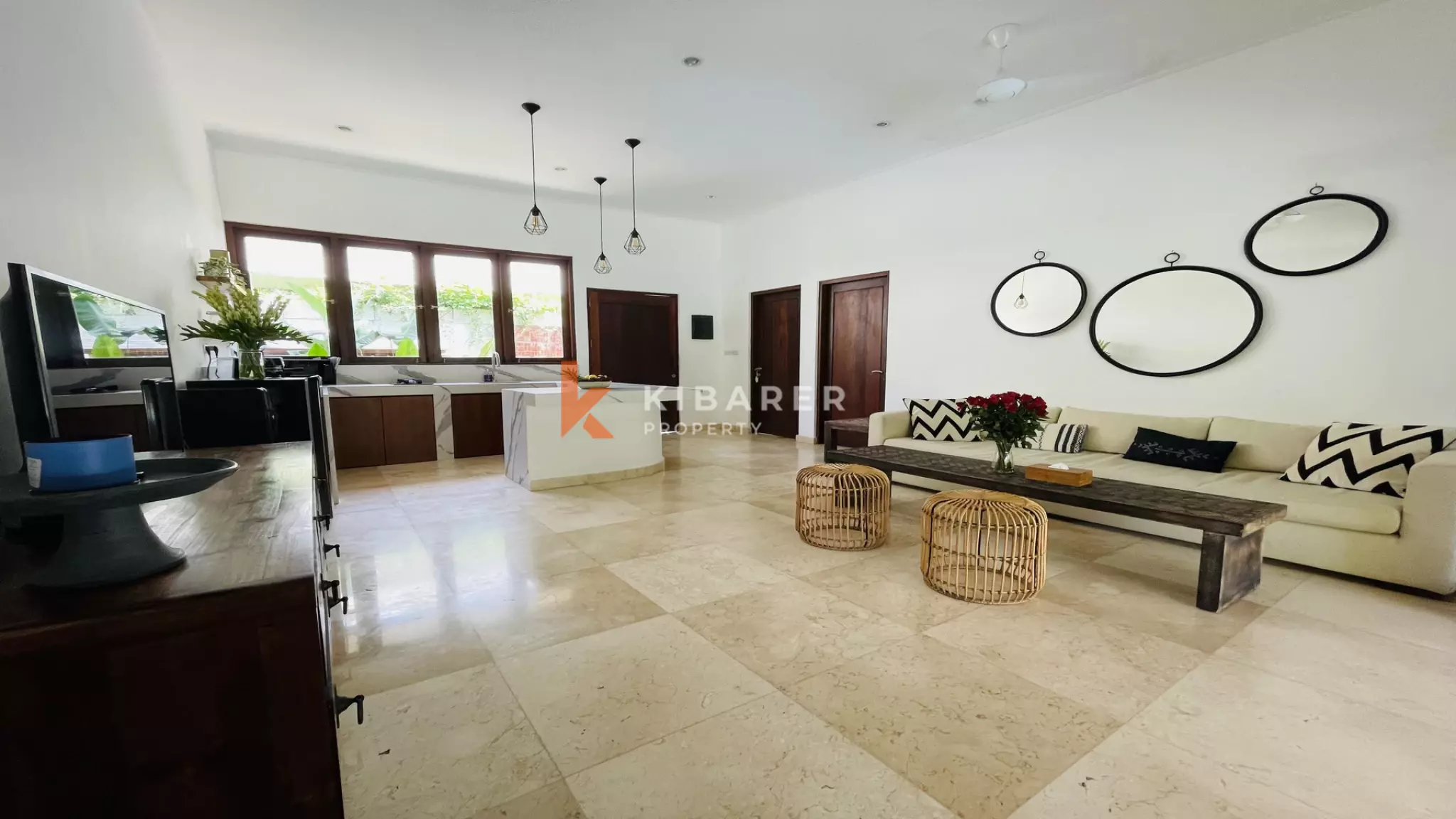 Charming Three-Bedroom Private Villa in Berawa — image 9