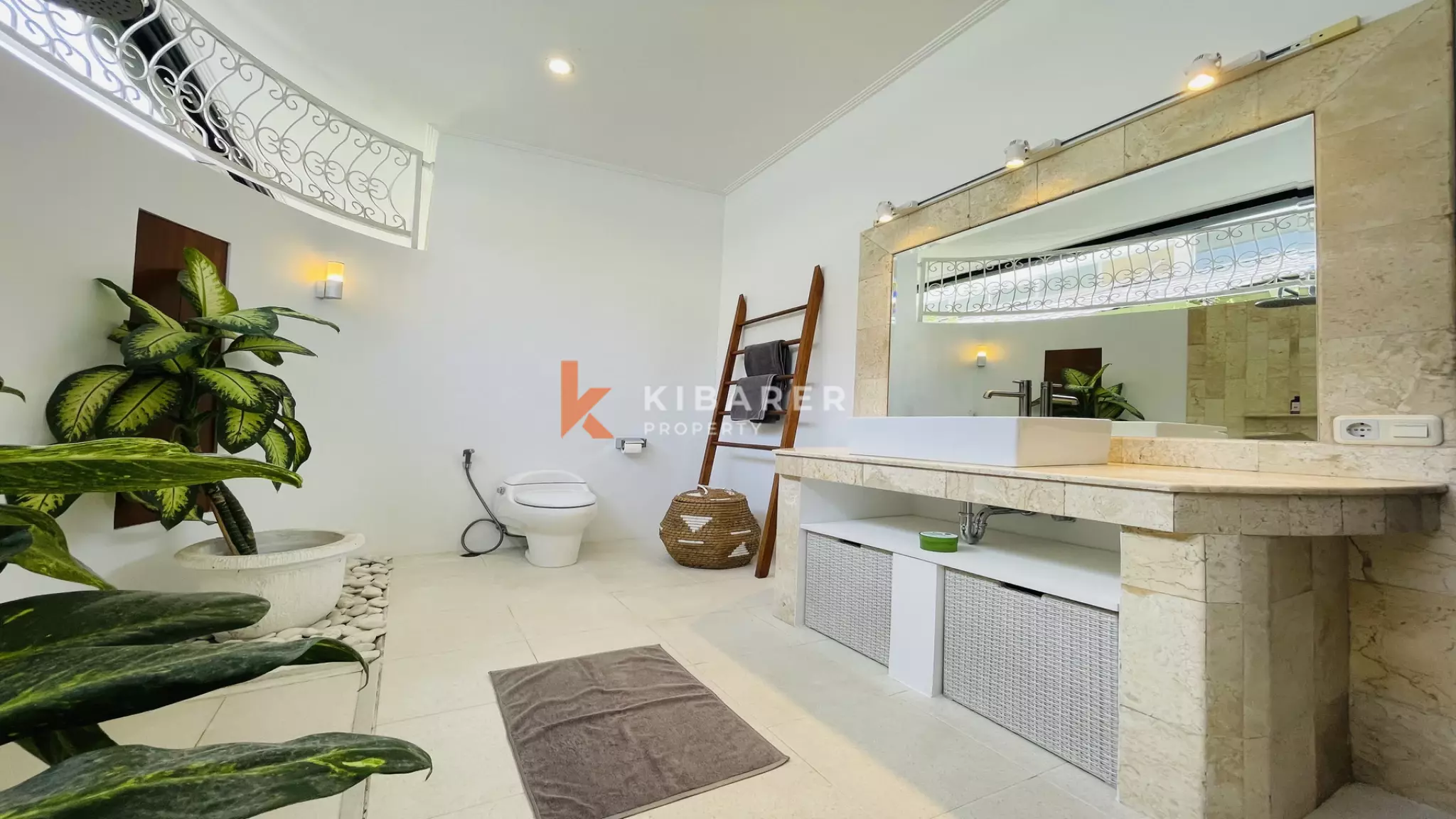 Charming Three-Bedroom Private Villa in Berawa — image 17