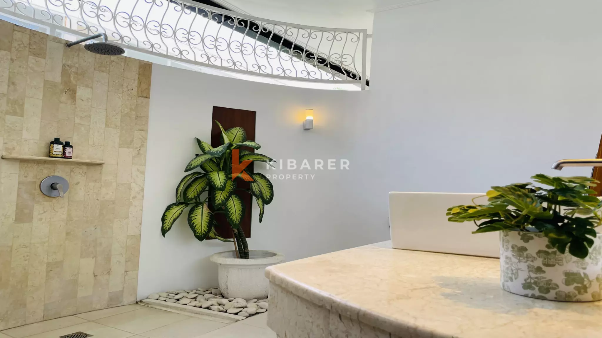 Charming Three-Bedroom Private Villa in Berawa — image 19