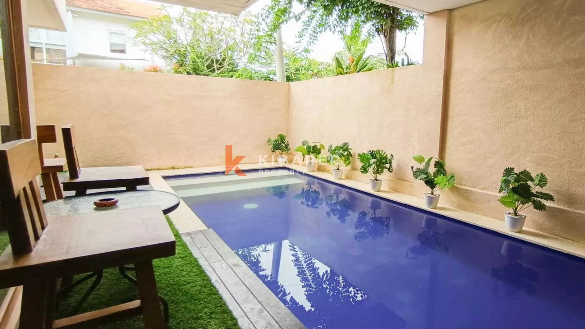 Wonderful Three-Bedroom Semi-Open Living Room Villa Situated in Jimbaran — image 5