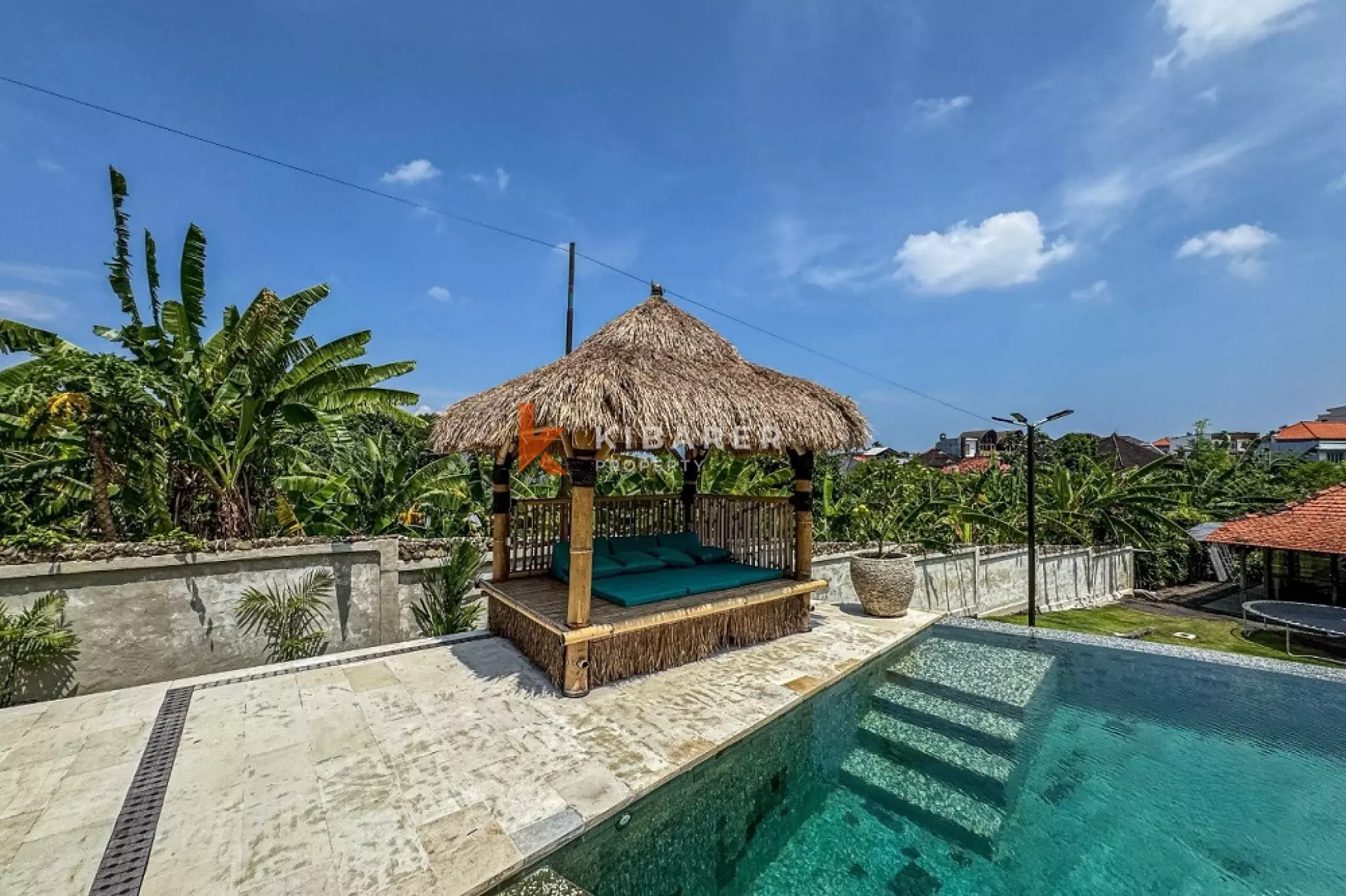 Tropical Haven, Spacious Villa with Five Bedrooms and Two Additional Bedrooms in Central Kerobokan — image 9