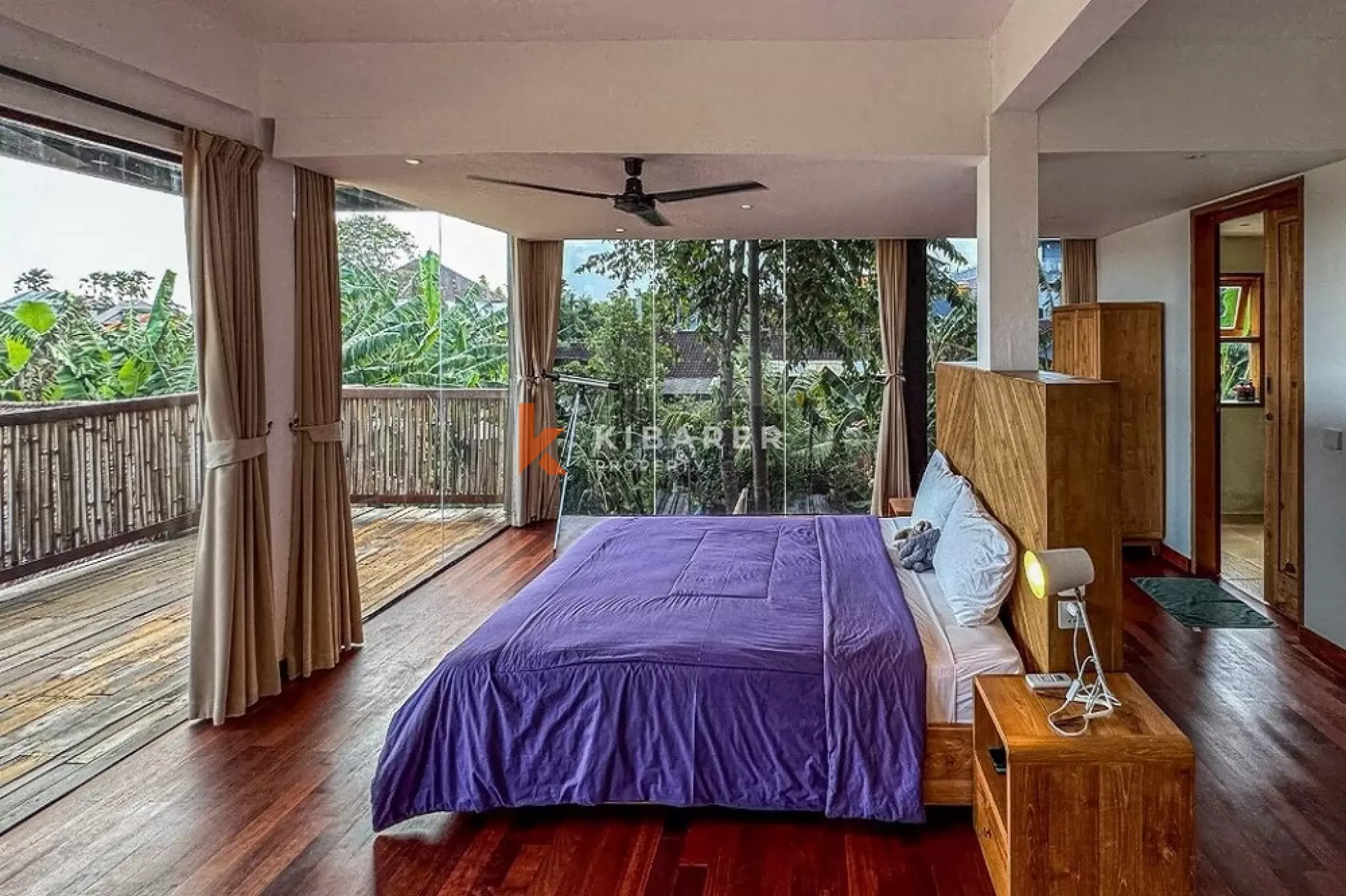 Tropical Haven, Spacious Villa with Five Bedrooms and Two Additional Bedrooms in Central Kerobokan — image 14