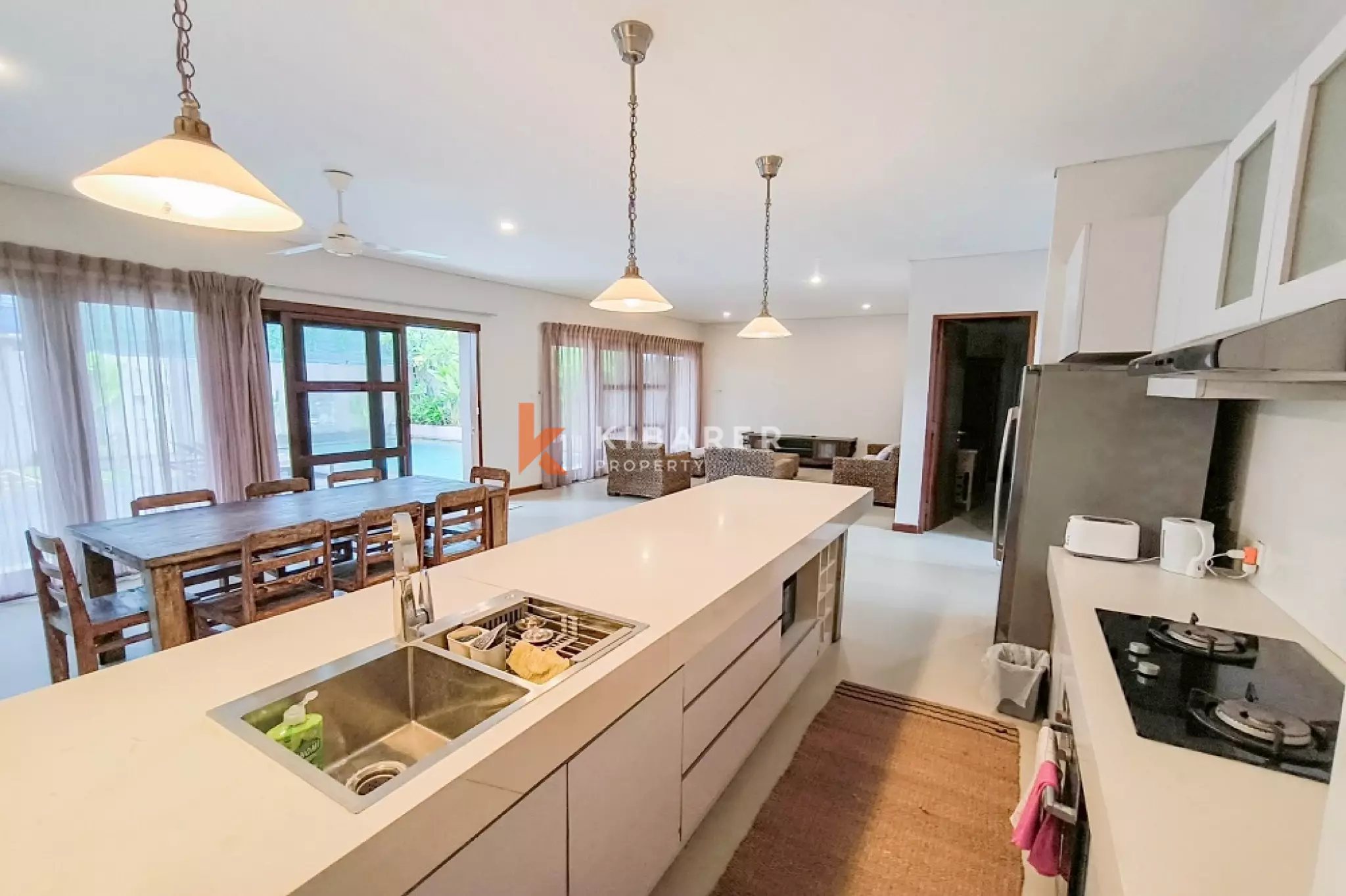 Beautiful Four-Bedroom Gated Villa in Canggu — image 8