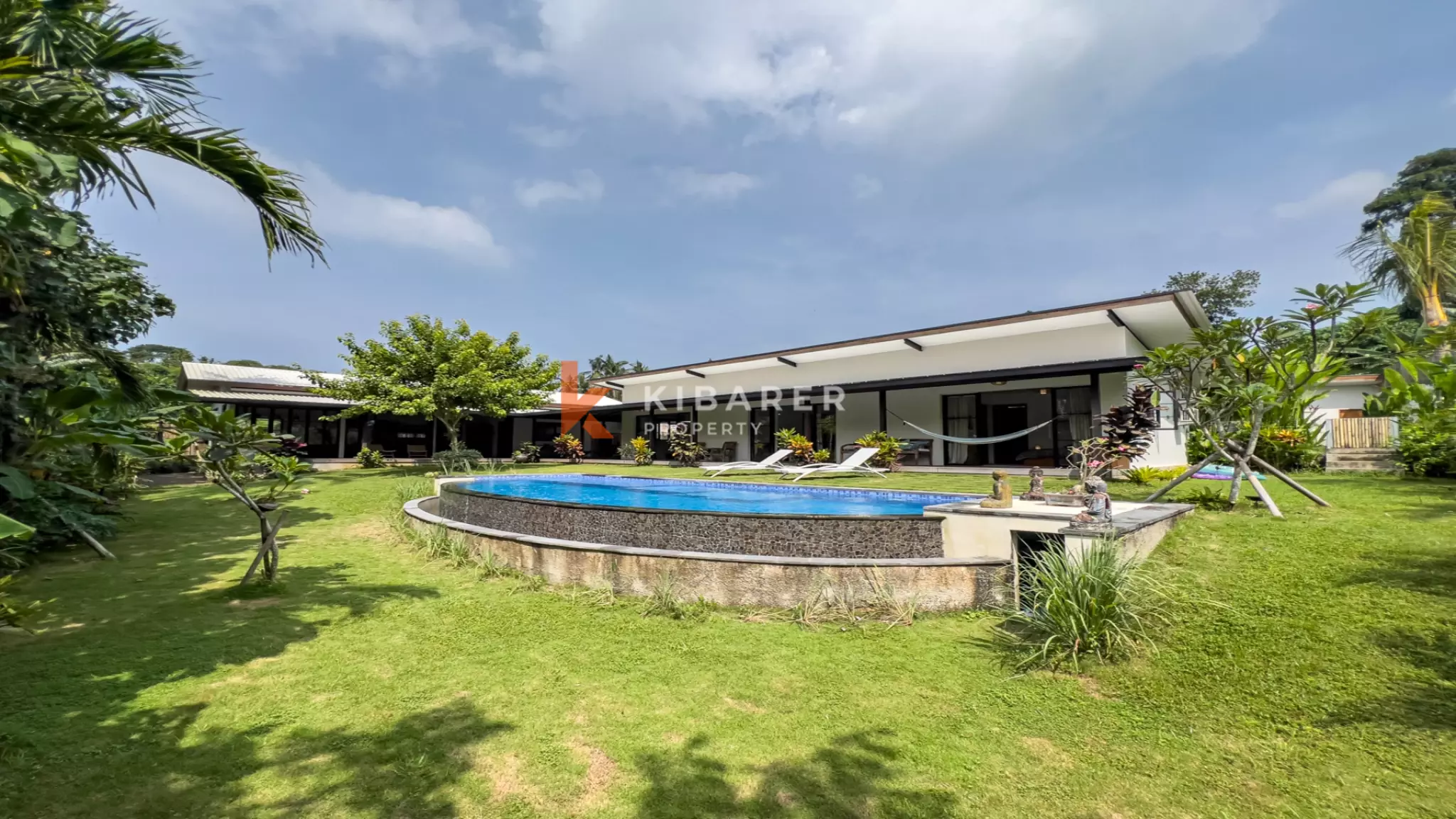 Elegant Four-Bedroom Villa with Enclosed Living Room, Pool & Lush Garden