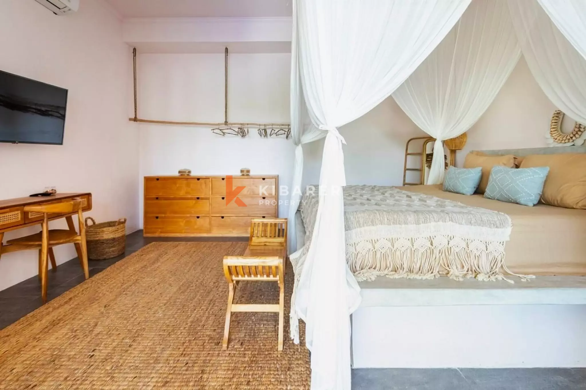 Simply Three-Bedrooms Open Living Villa in Pererenan Area — image 8