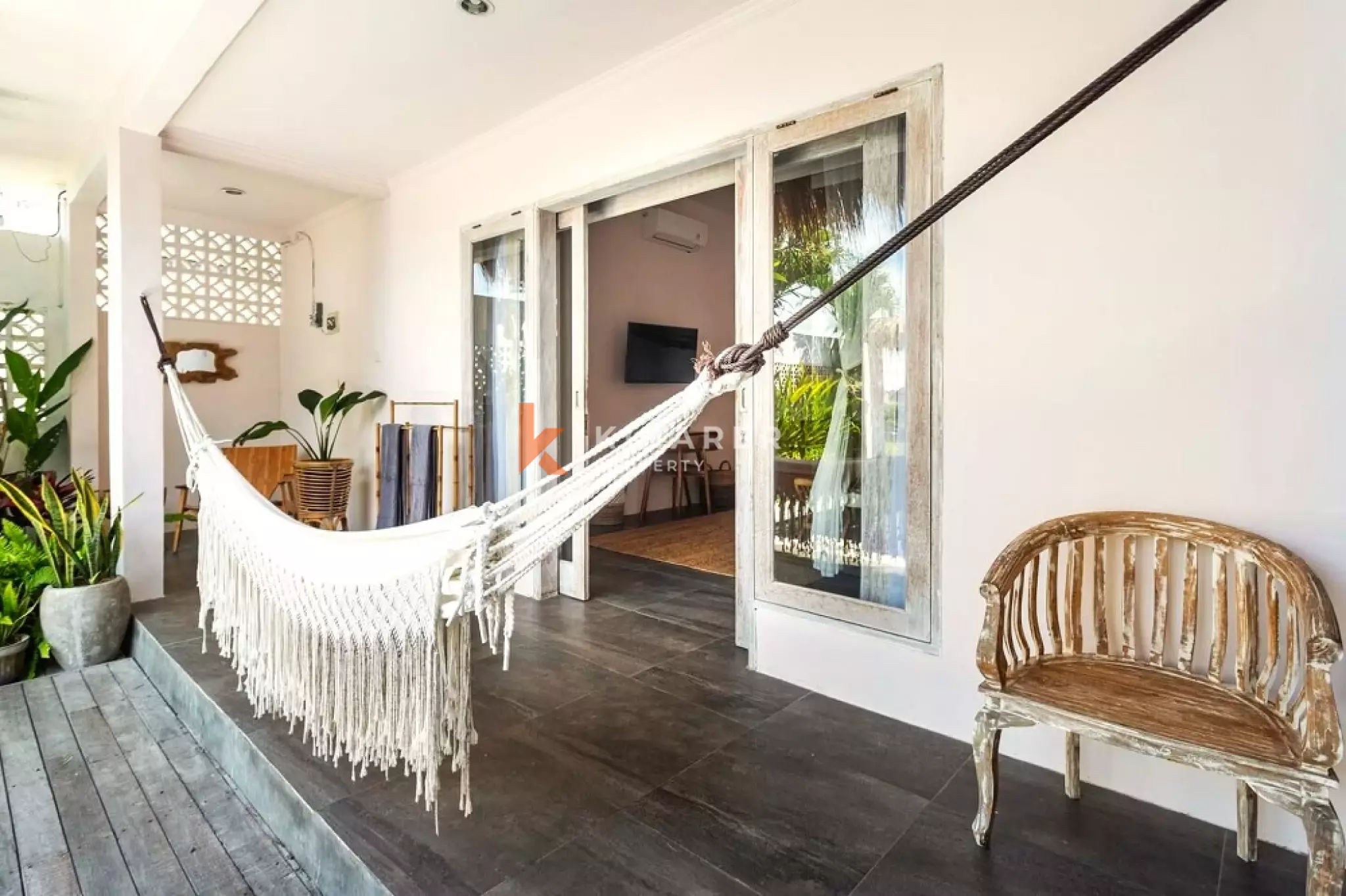 Simply Three-Bedrooms Open Living Villa in Pererenan Area — image 18