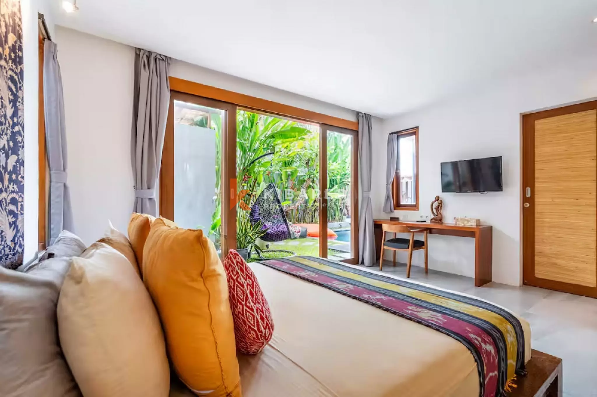 Designed as a Three-Bedroom Tropical Enclosed Villa in Kerobokan — image 9