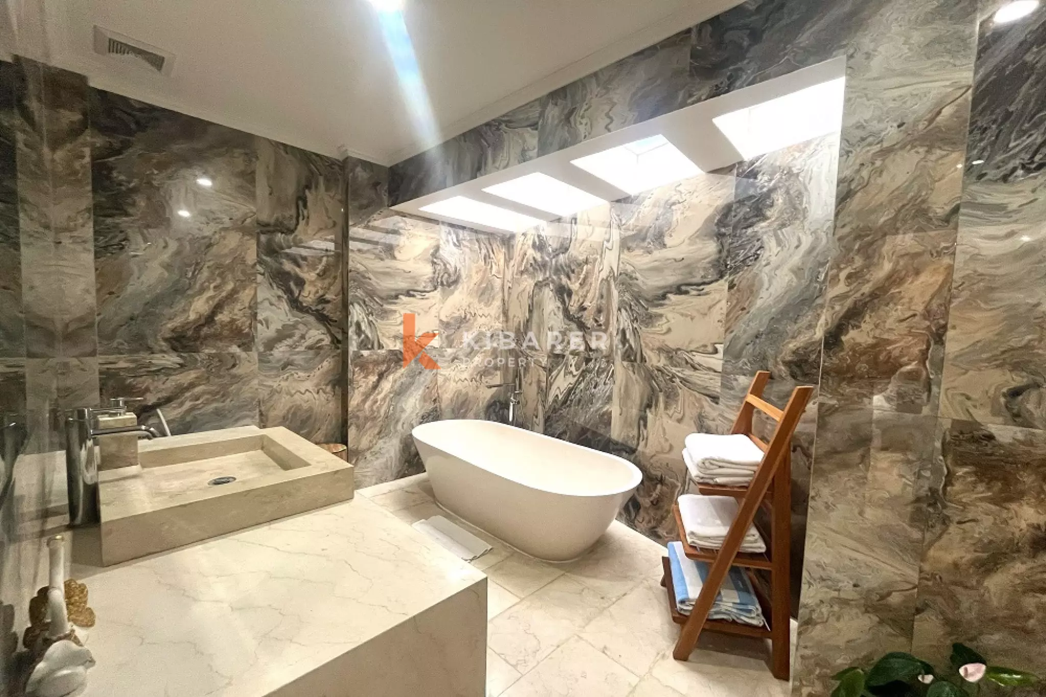 Elegance Four-Bedrooms Enclosed Villa in Tumbak Bayuh Area — image 13