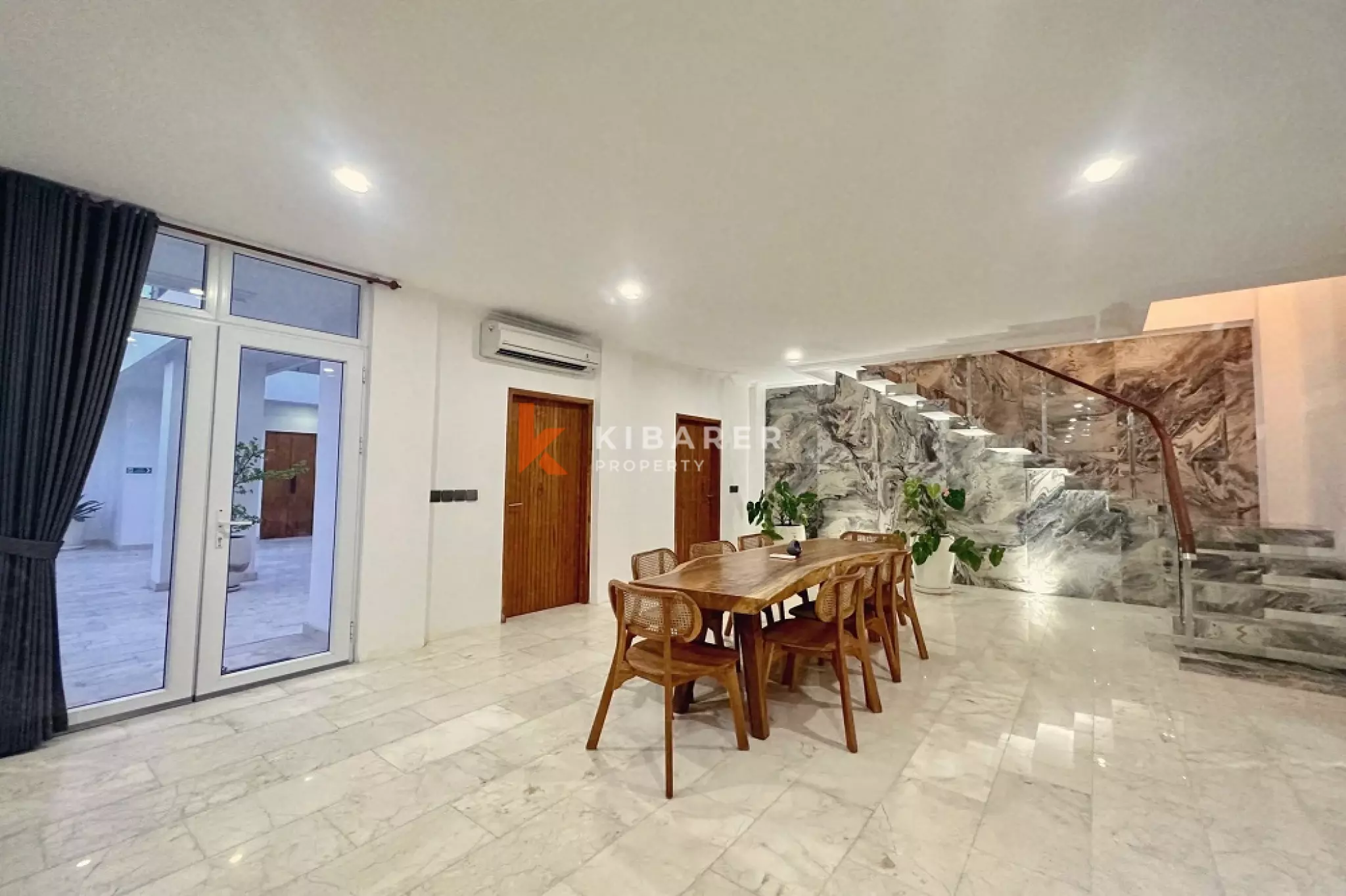 Elegance Four-Bedrooms Enclosed Villa in Tumbak Bayuh Area — image 11