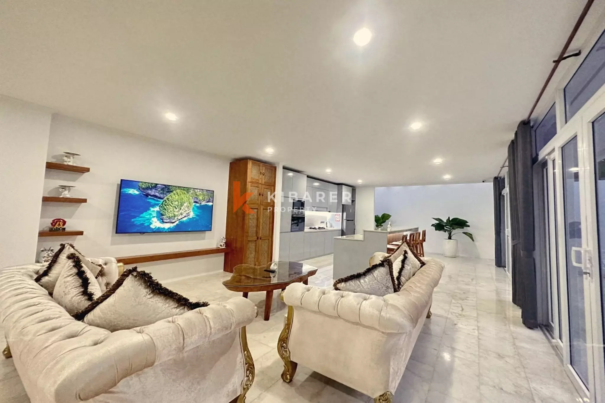 Elegance Four-Bedrooms Enclosed Villa in Tumbak Bayuh Area — image 7