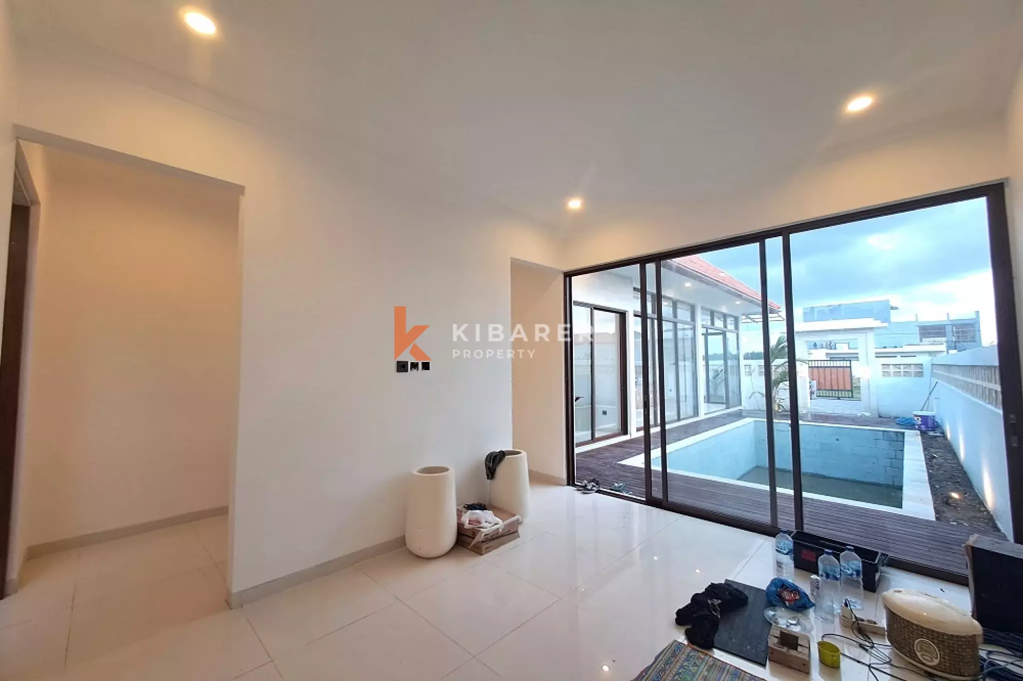 Spacious Modern Canvas Two-Bedrooms Enclosed Living in Kerobokan — image 6