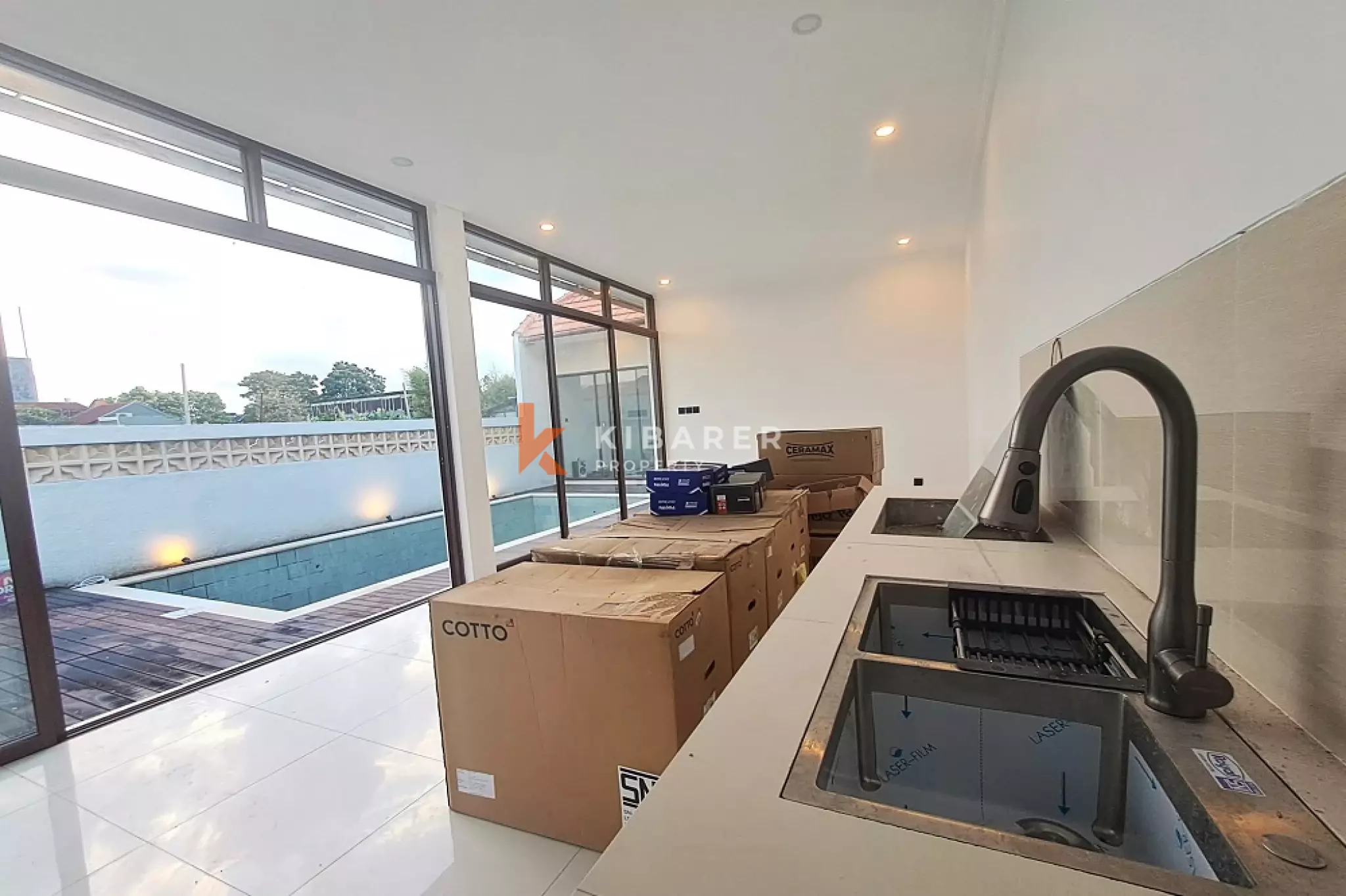 Spacious Modern Canvas Two-Bedrooms Enclosed Living in Kerobokan — image 3