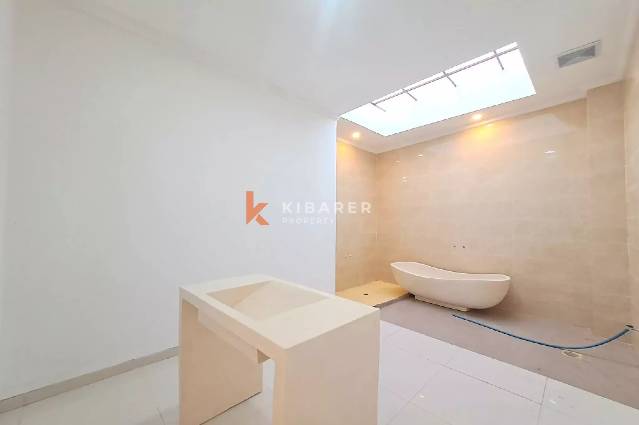Spacious Modern Canvas Two-Bedrooms Enclosed Living in Kerobokan — image 13