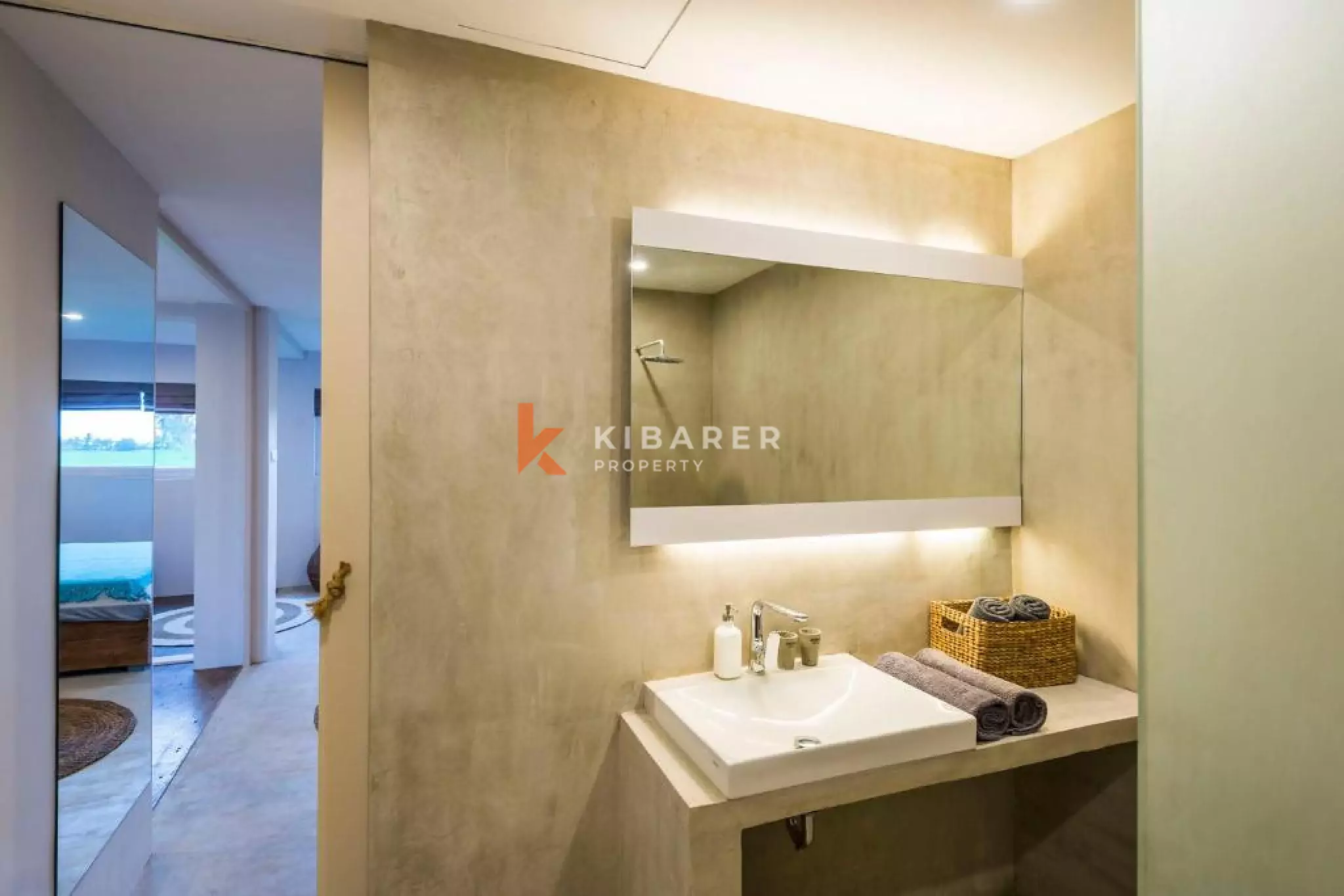 Tranquil Four-Bedroom Villa in Kedungu — image 10