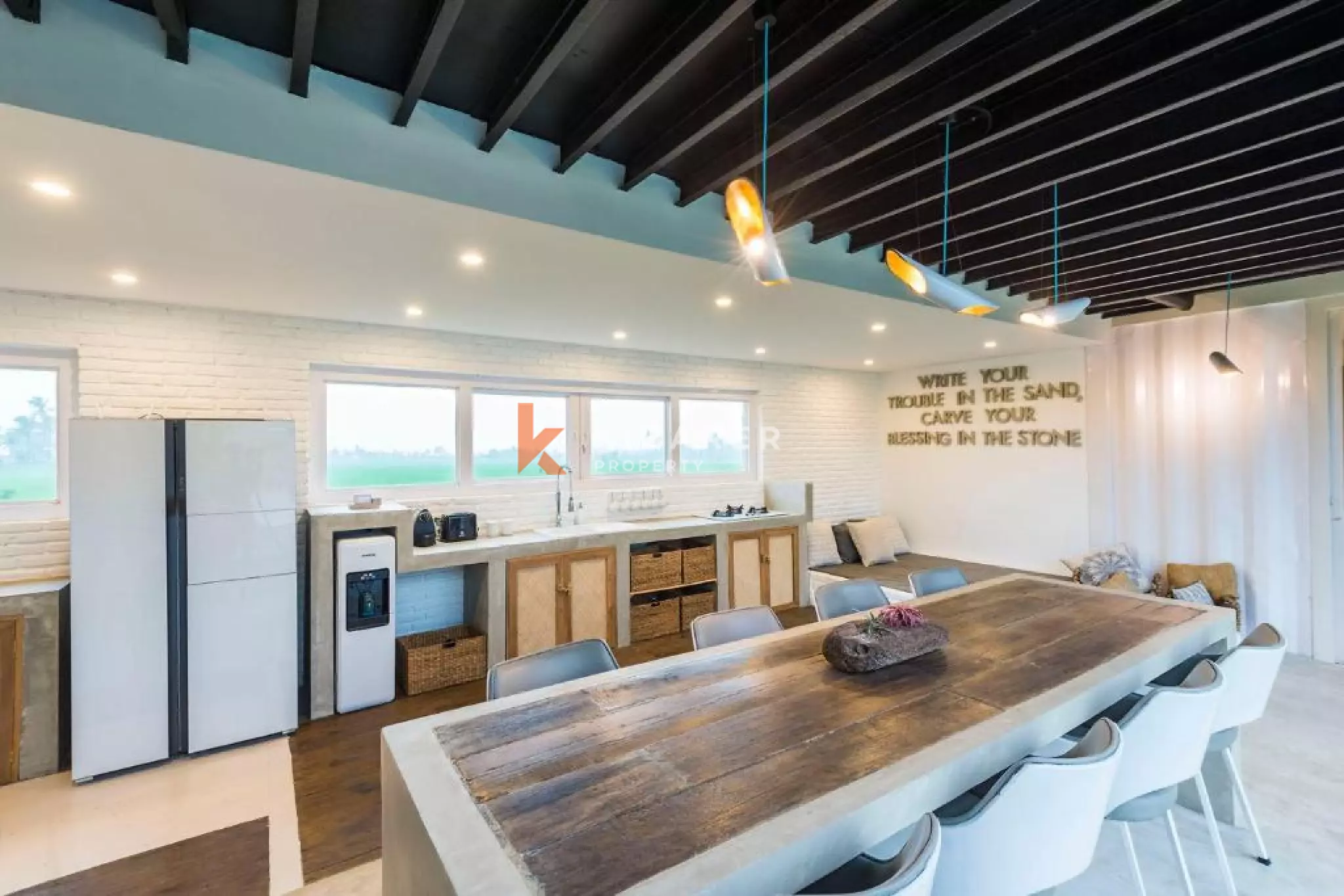 Tranquil Four-Bedroom Villa in Kedungu — image 6