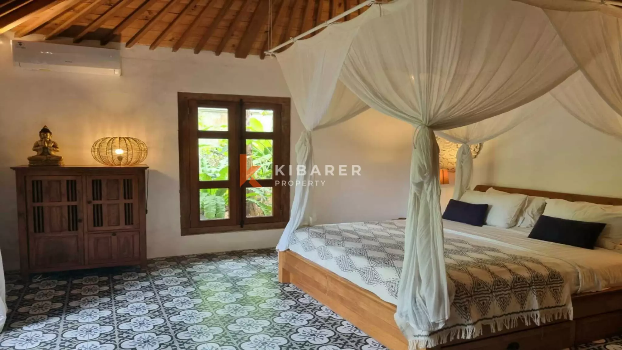 Beautiful Chic Joglo Style Four-Bedroom Villa in Umalas — image 17