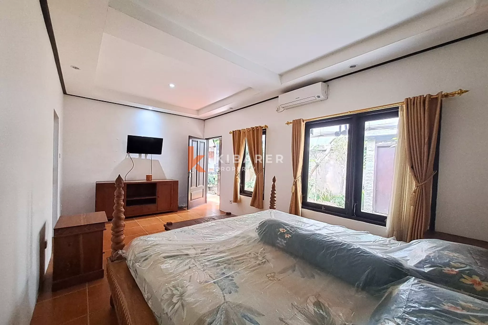 Cozy Two-Bedroom Villa with Rooftop Gazebo in Babakan Canggu — image 6