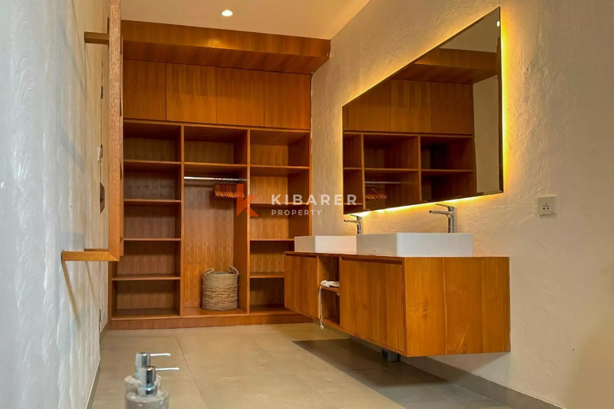 Sophisticated Two-Bedroom Villa with Private Pool in Umalas — image 11
