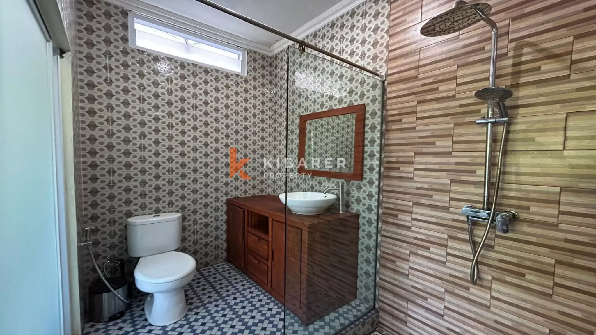 Homey Three Bedroom Enclosed Living Room Villa in Sanur — image 9